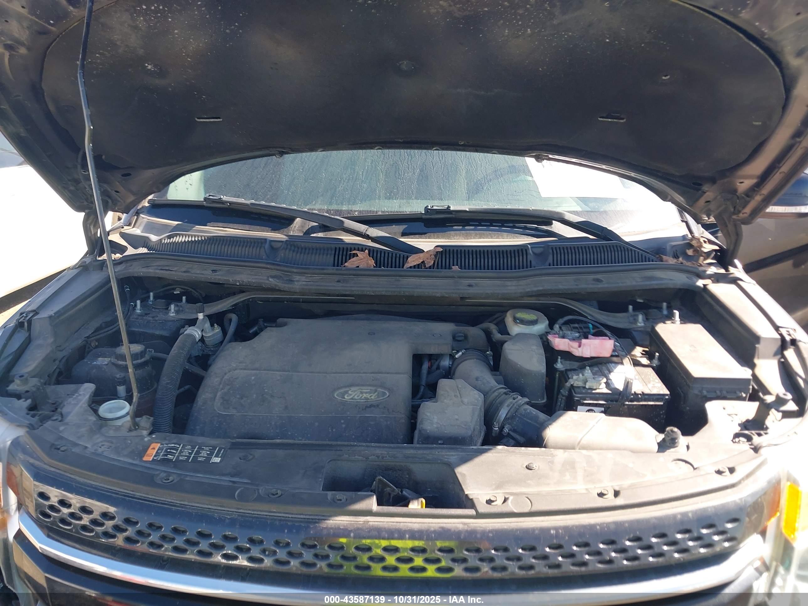 FORD EXPLORER image 10