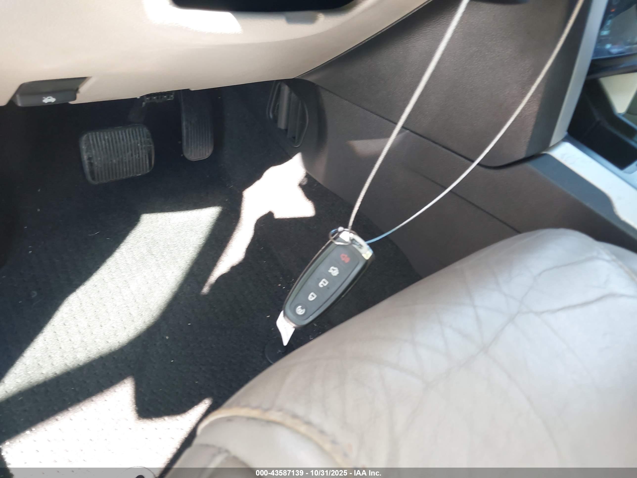 FORD EXPLORER image 11