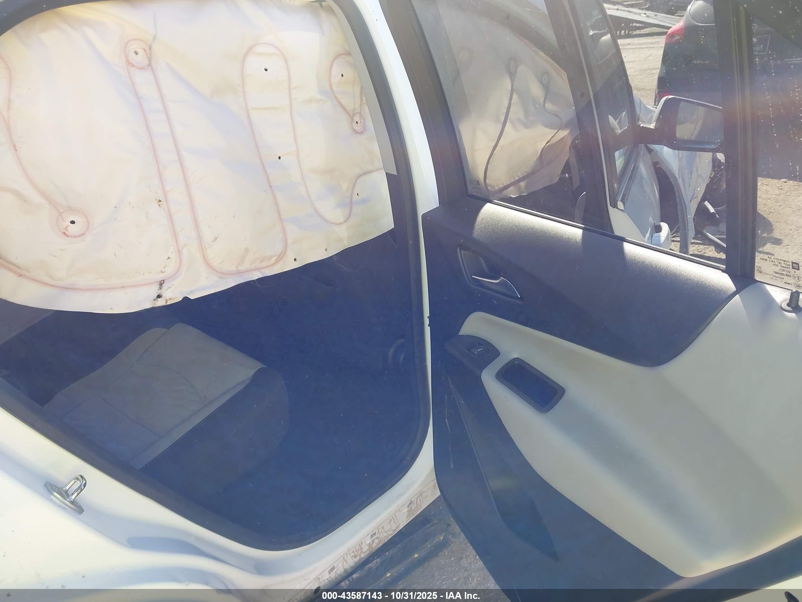 CHEVROLET EQUINOX image 8
