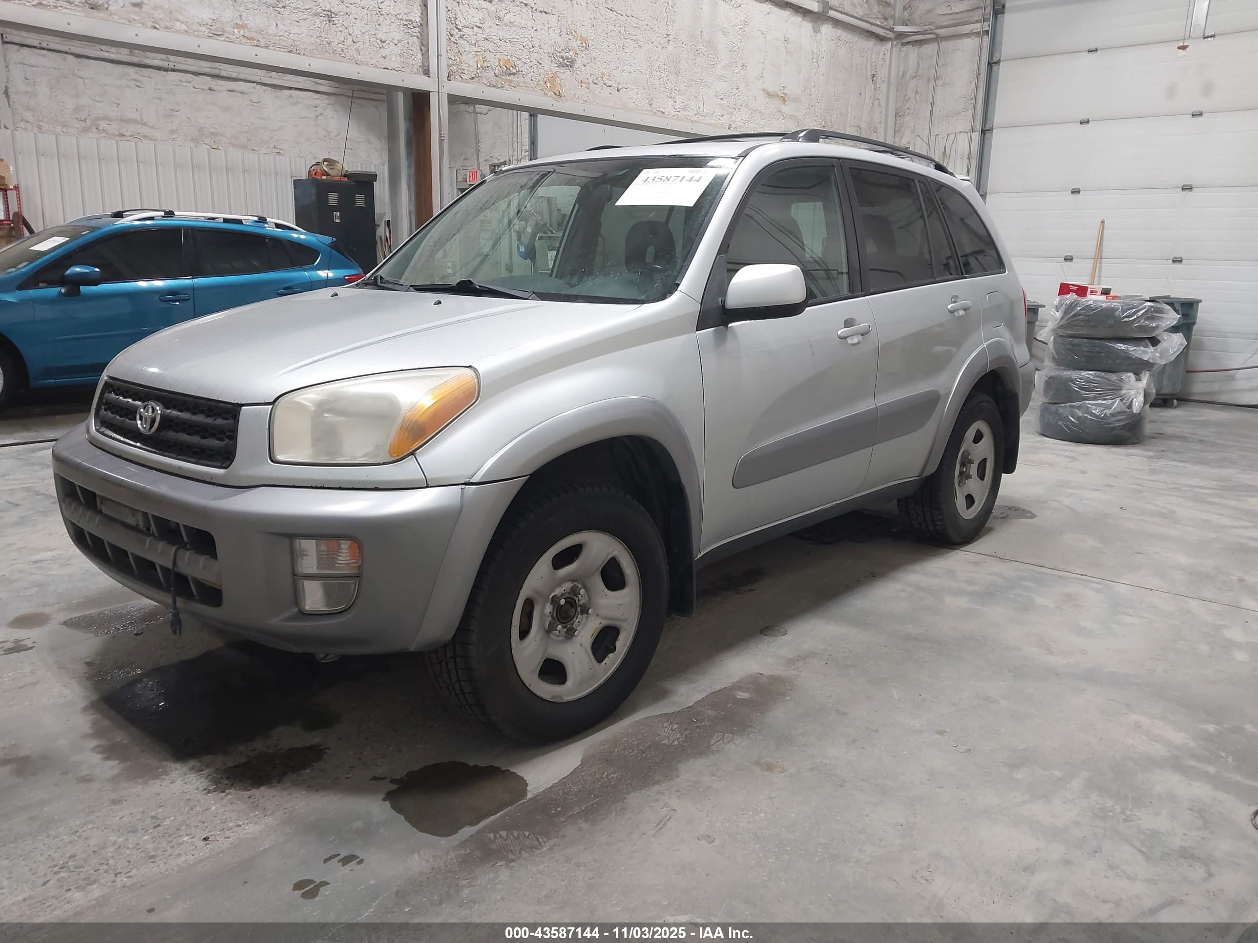 TOYOTA RAV4 image 2