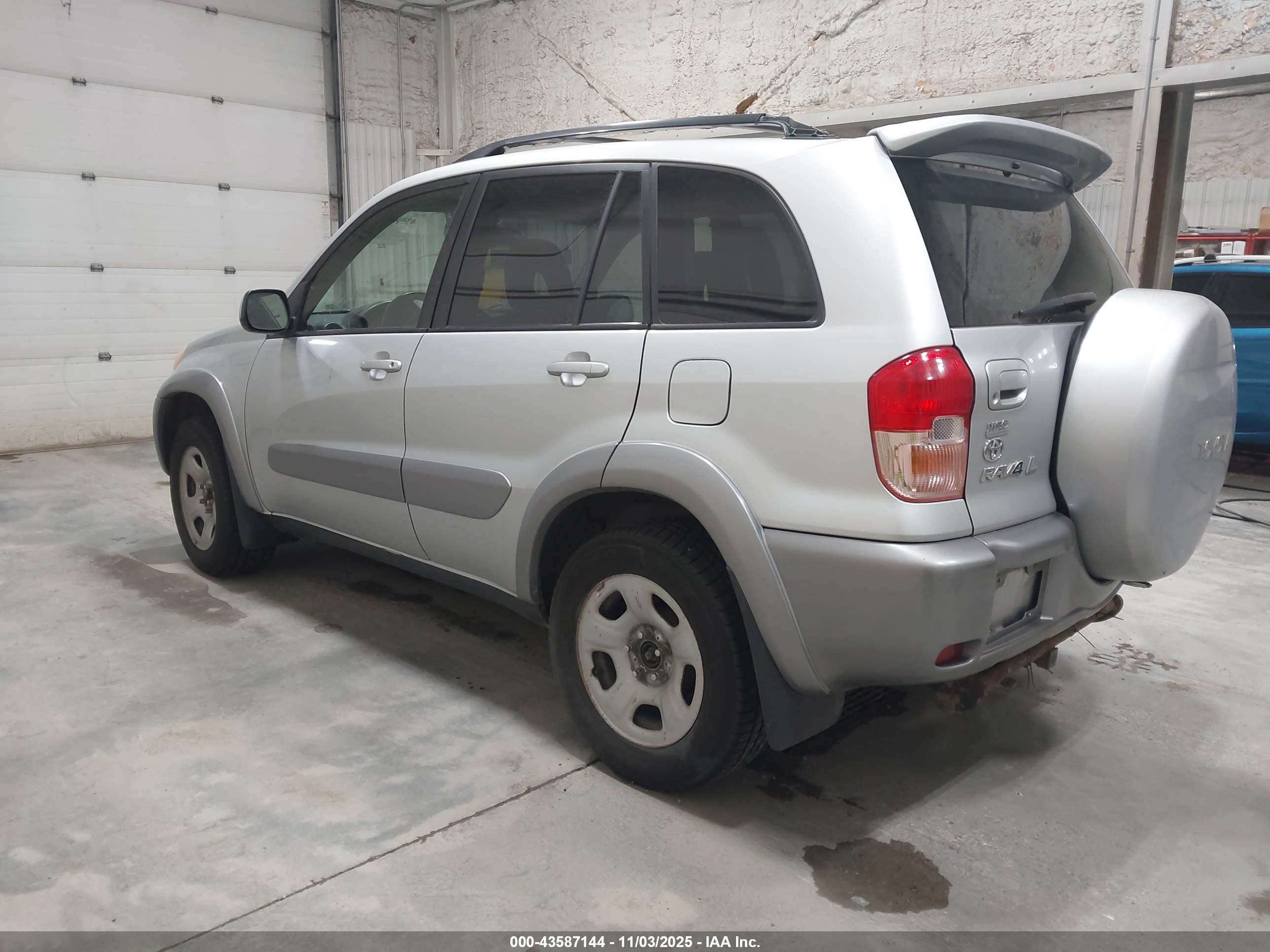 TOYOTA RAV4 image 3