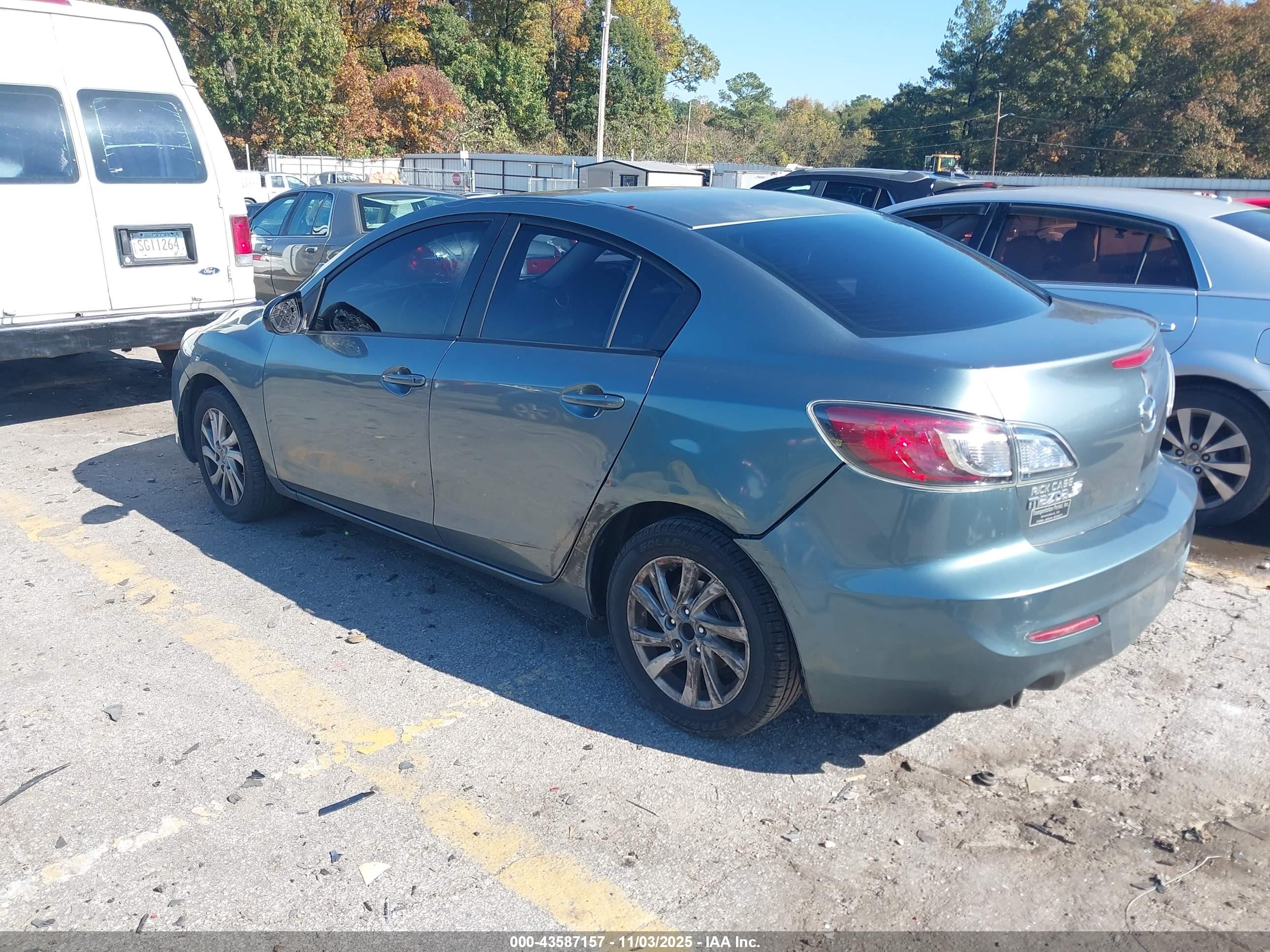 MAZDA MAZDA3 image 3