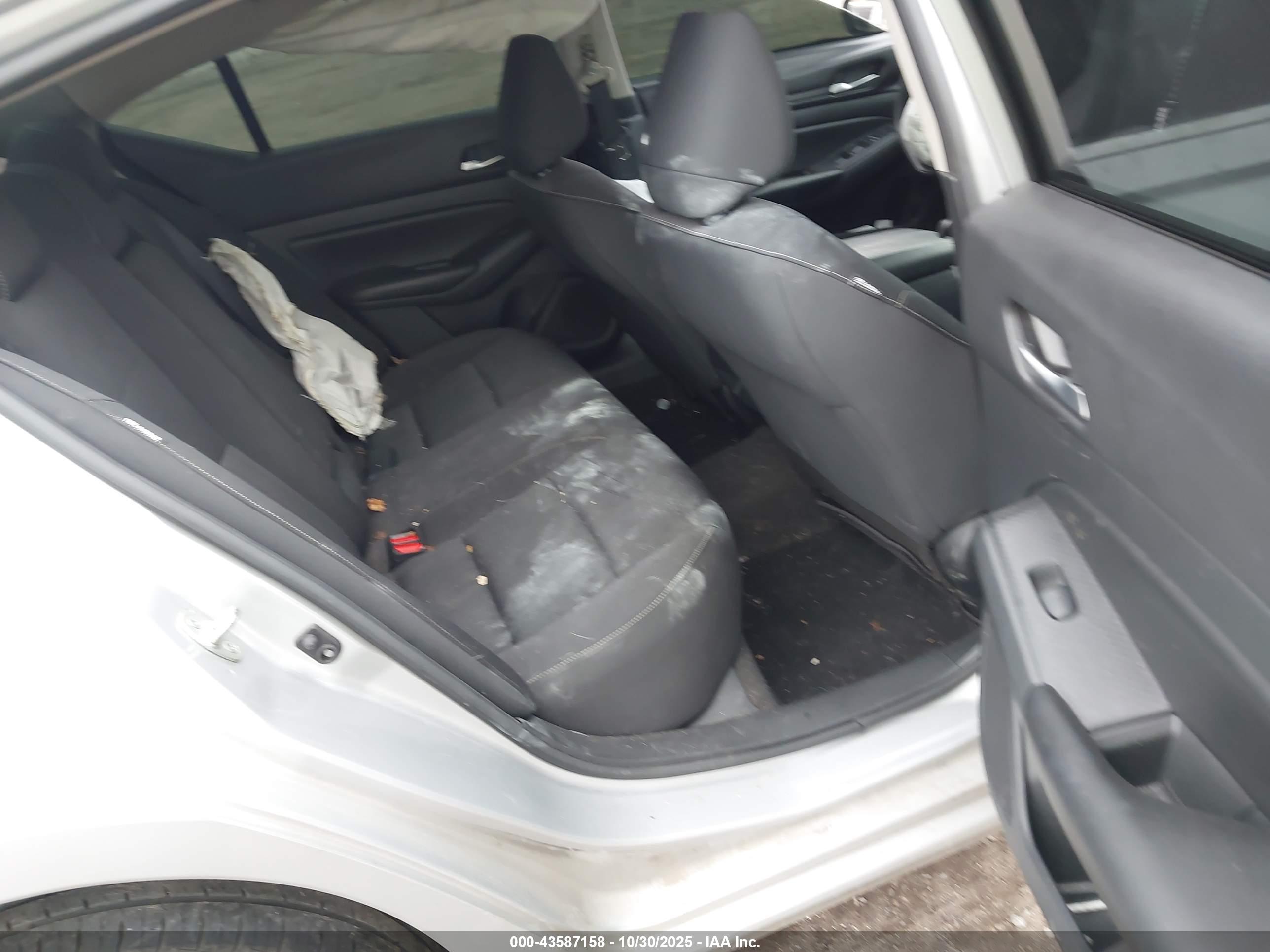 NISSAN ALTIMA image 8