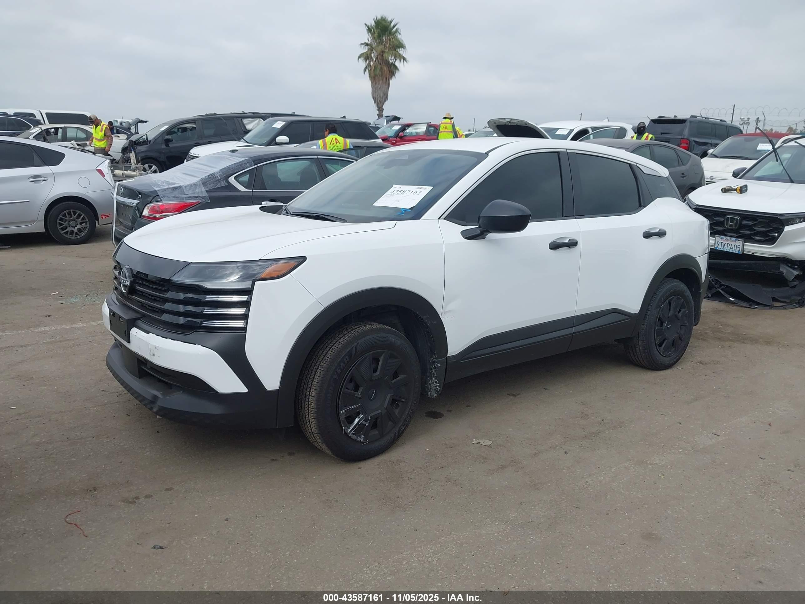 NISSAN KICKS image 2