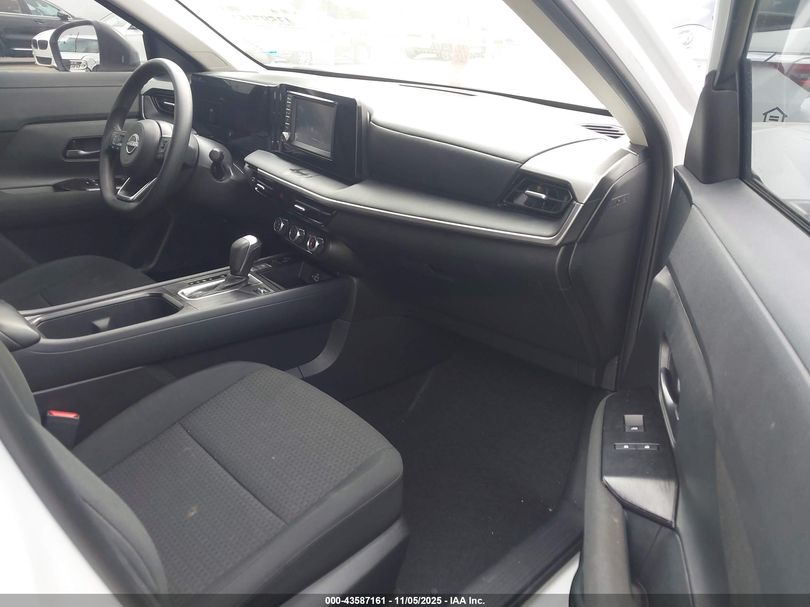 NISSAN KICKS image 5