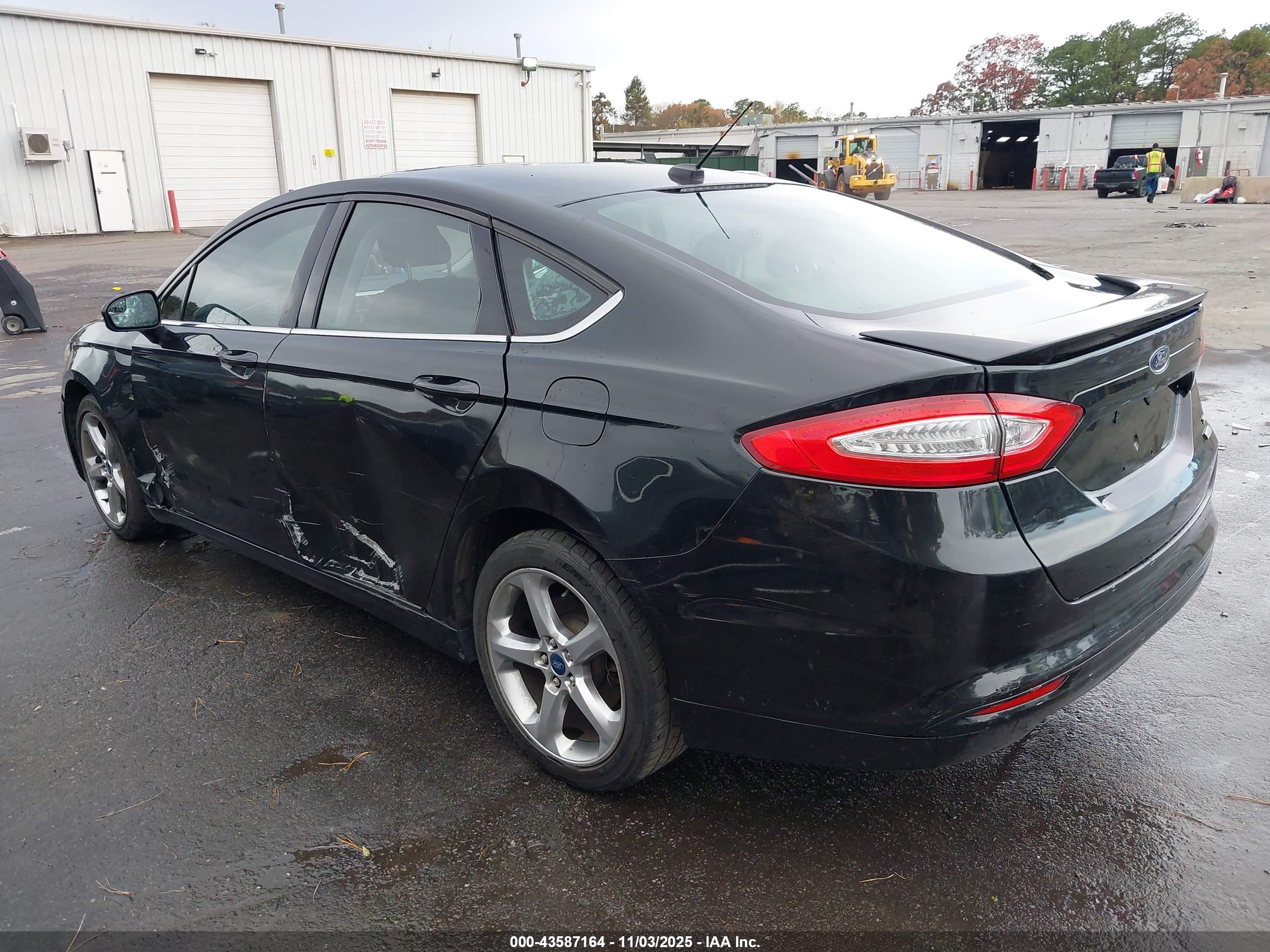 FORD FUSION image 3
