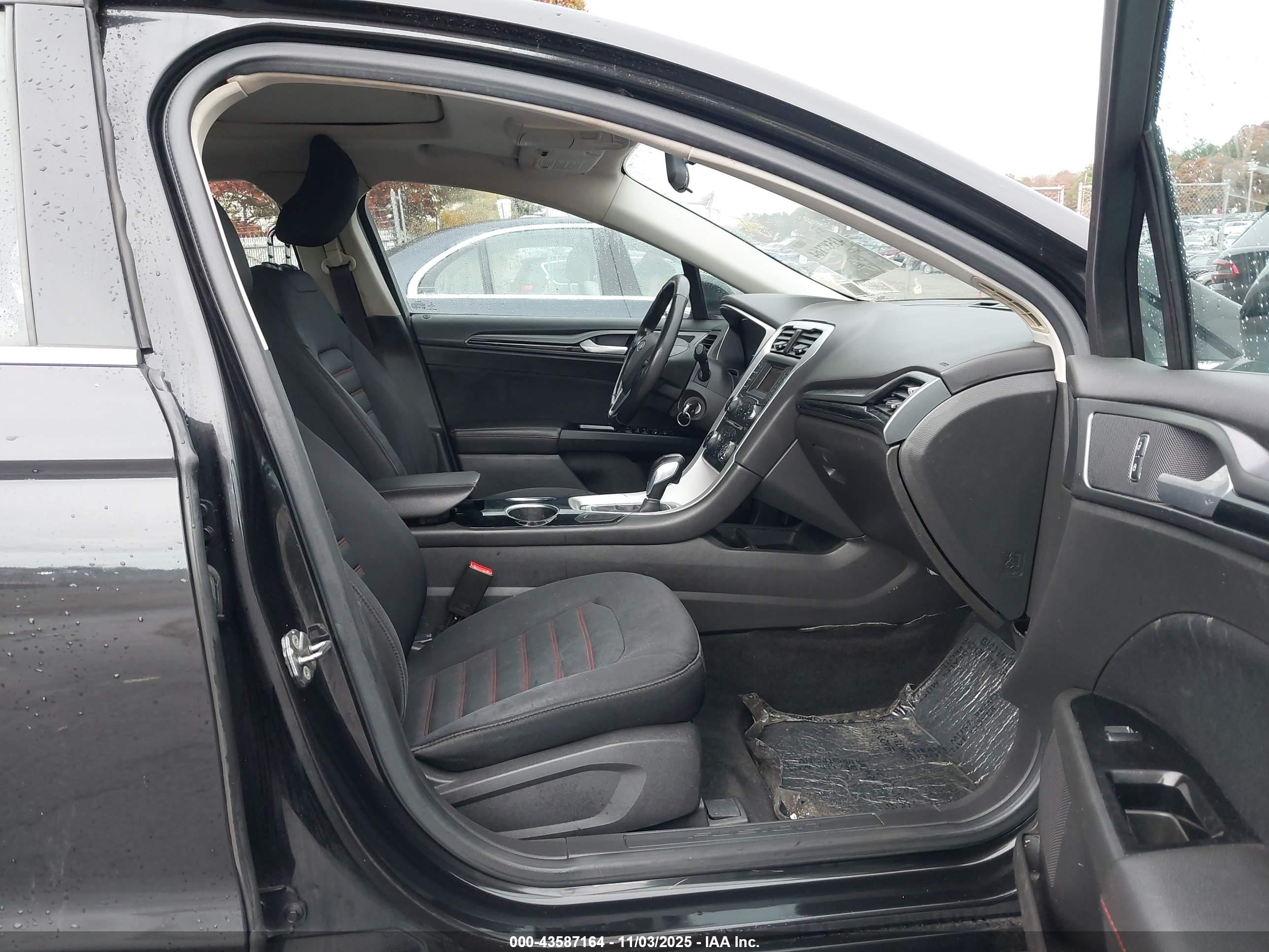 FORD FUSION image 5