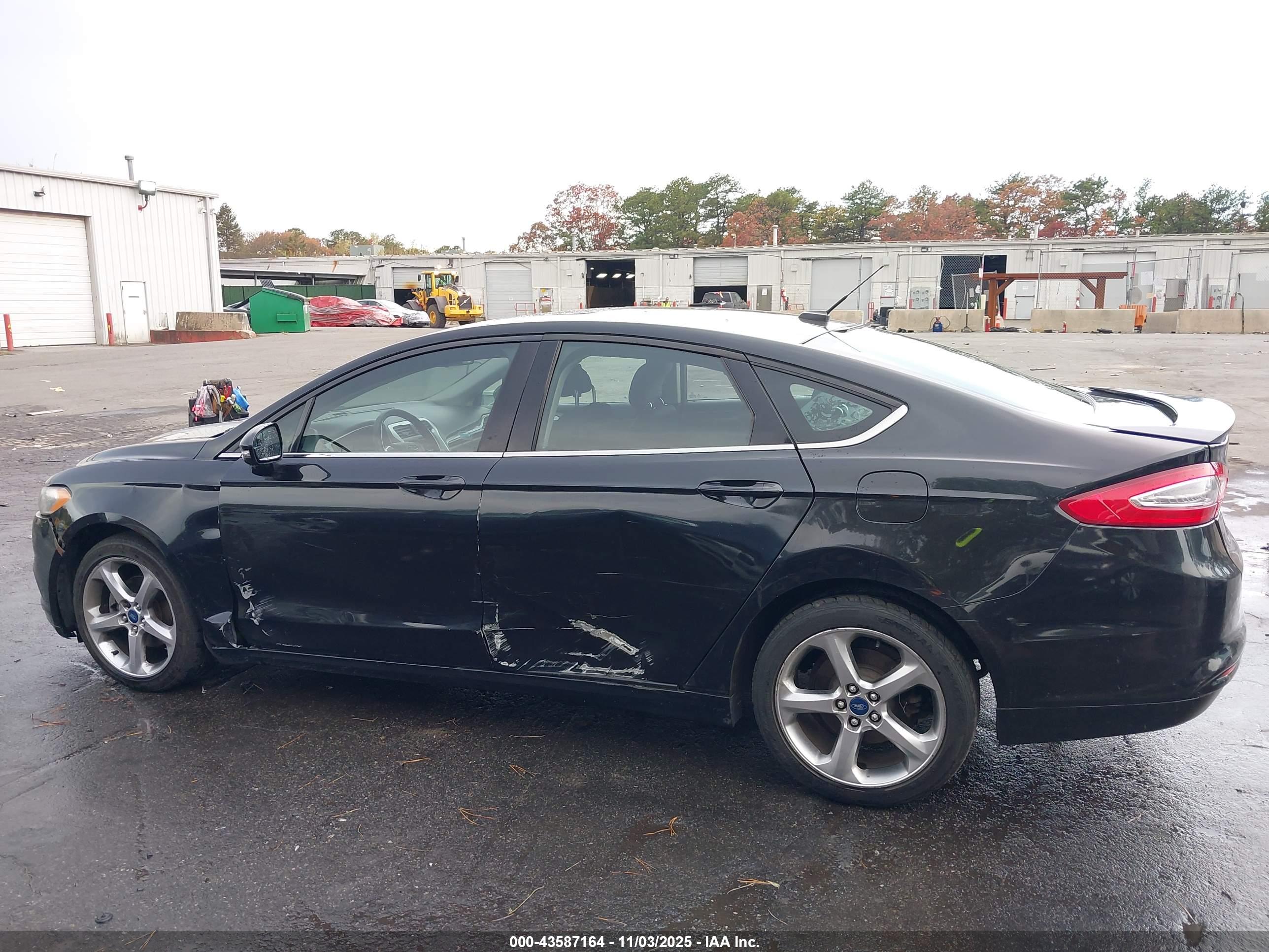 FORD FUSION image 6