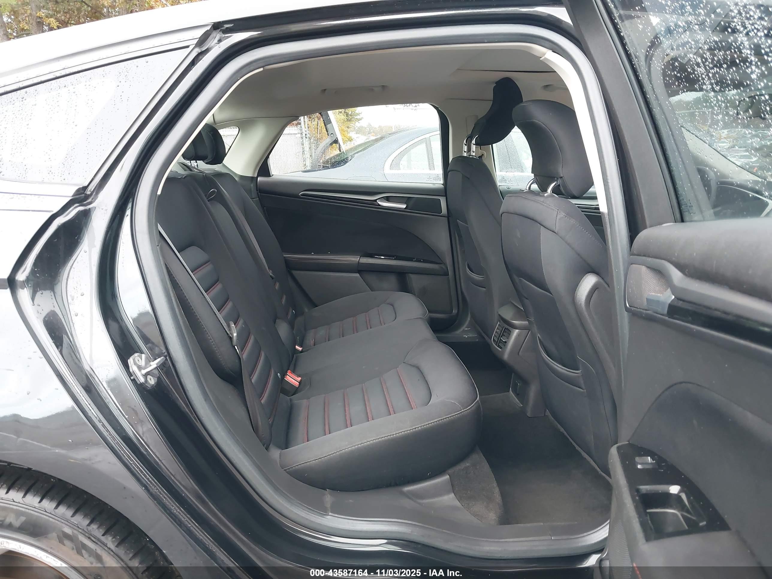 FORD FUSION image 8