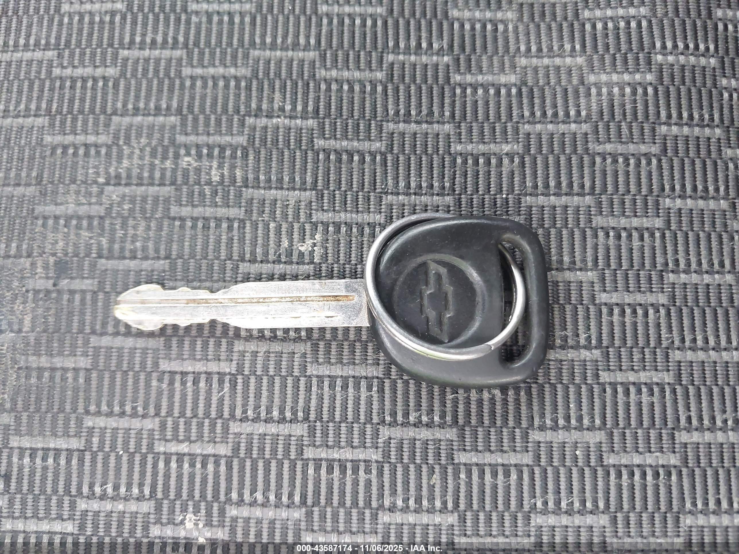 CHEVROLET COLORADO image 11