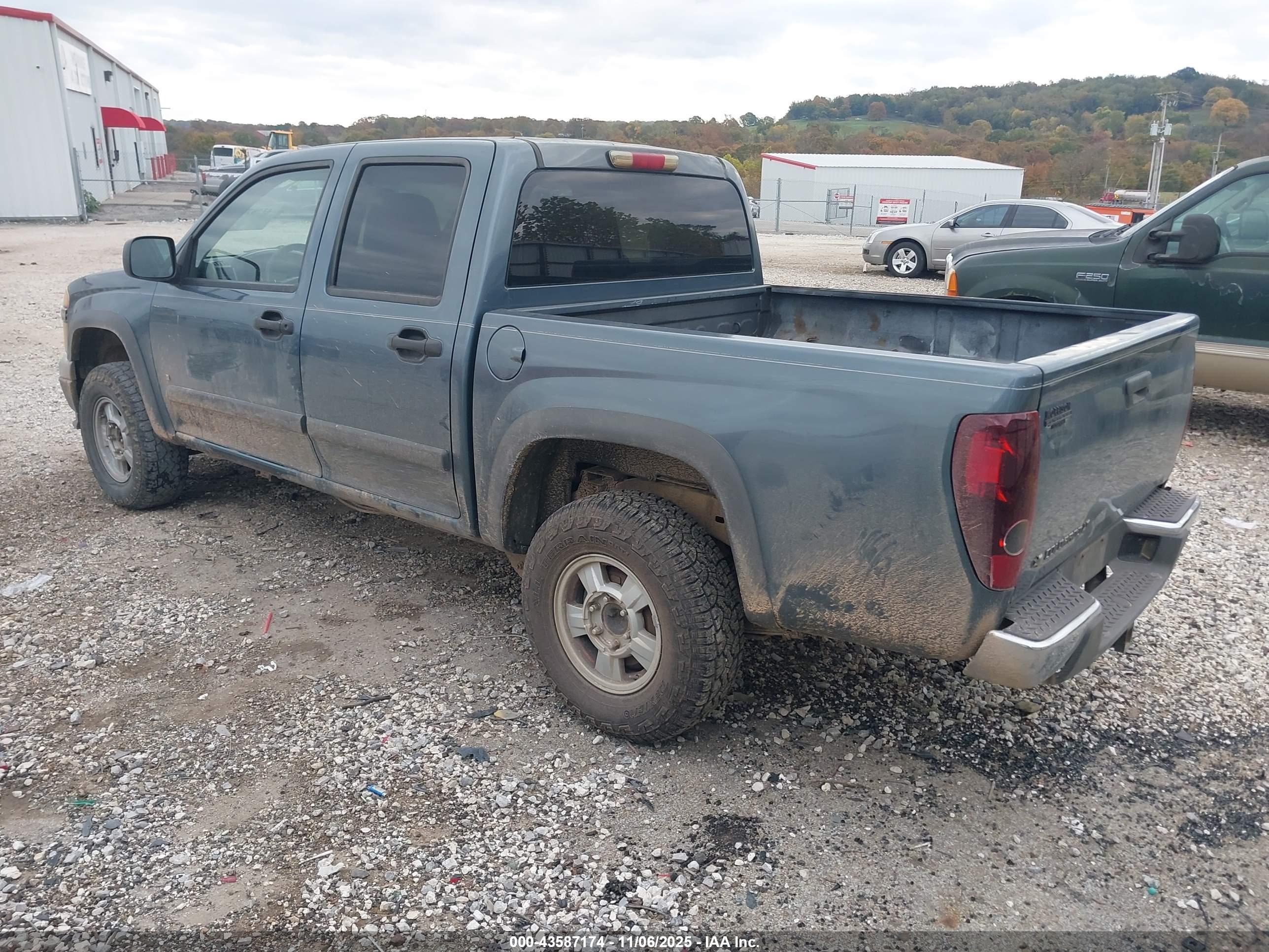 CHEVROLET COLORADO image 3