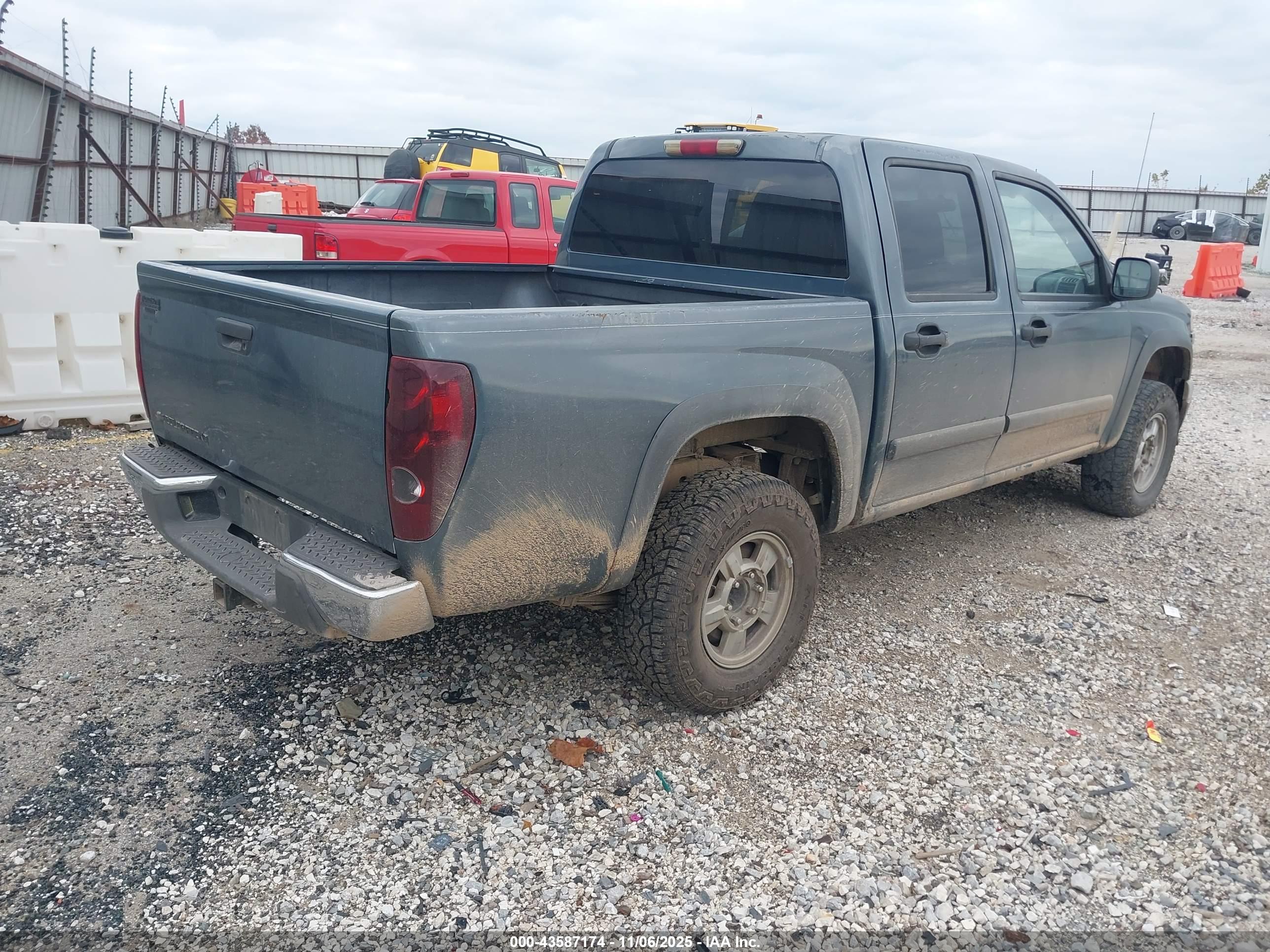 CHEVROLET COLORADO image 4
