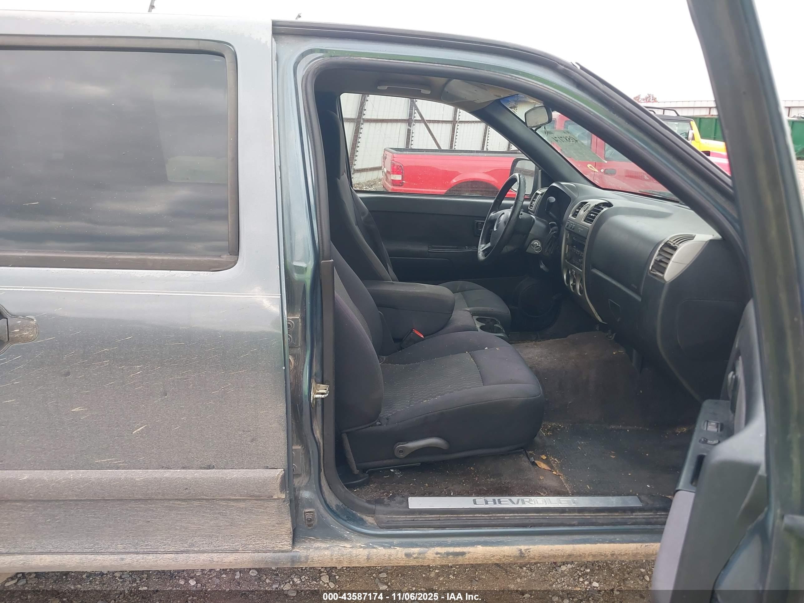 CHEVROLET COLORADO image 5