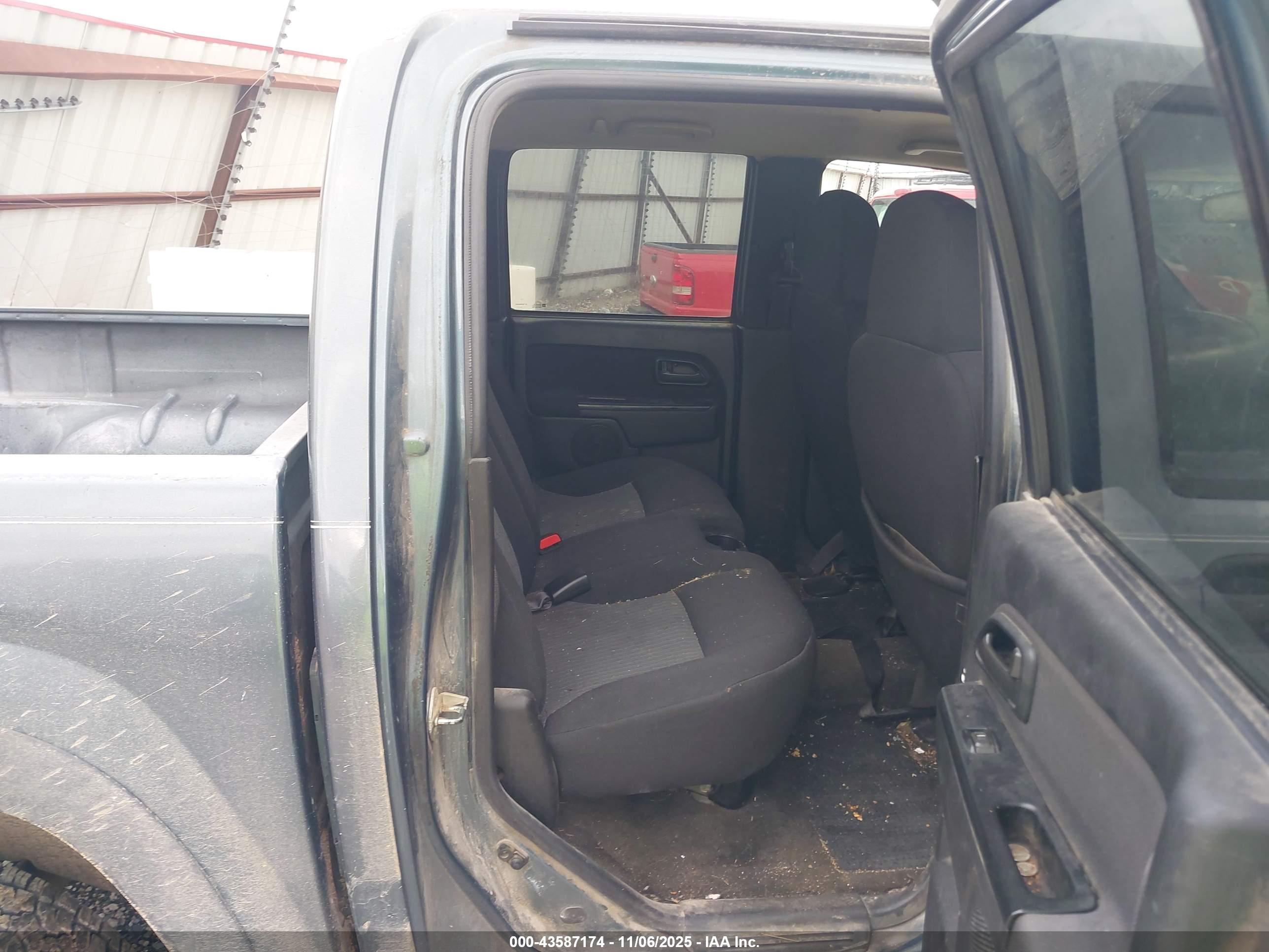 CHEVROLET COLORADO image 8