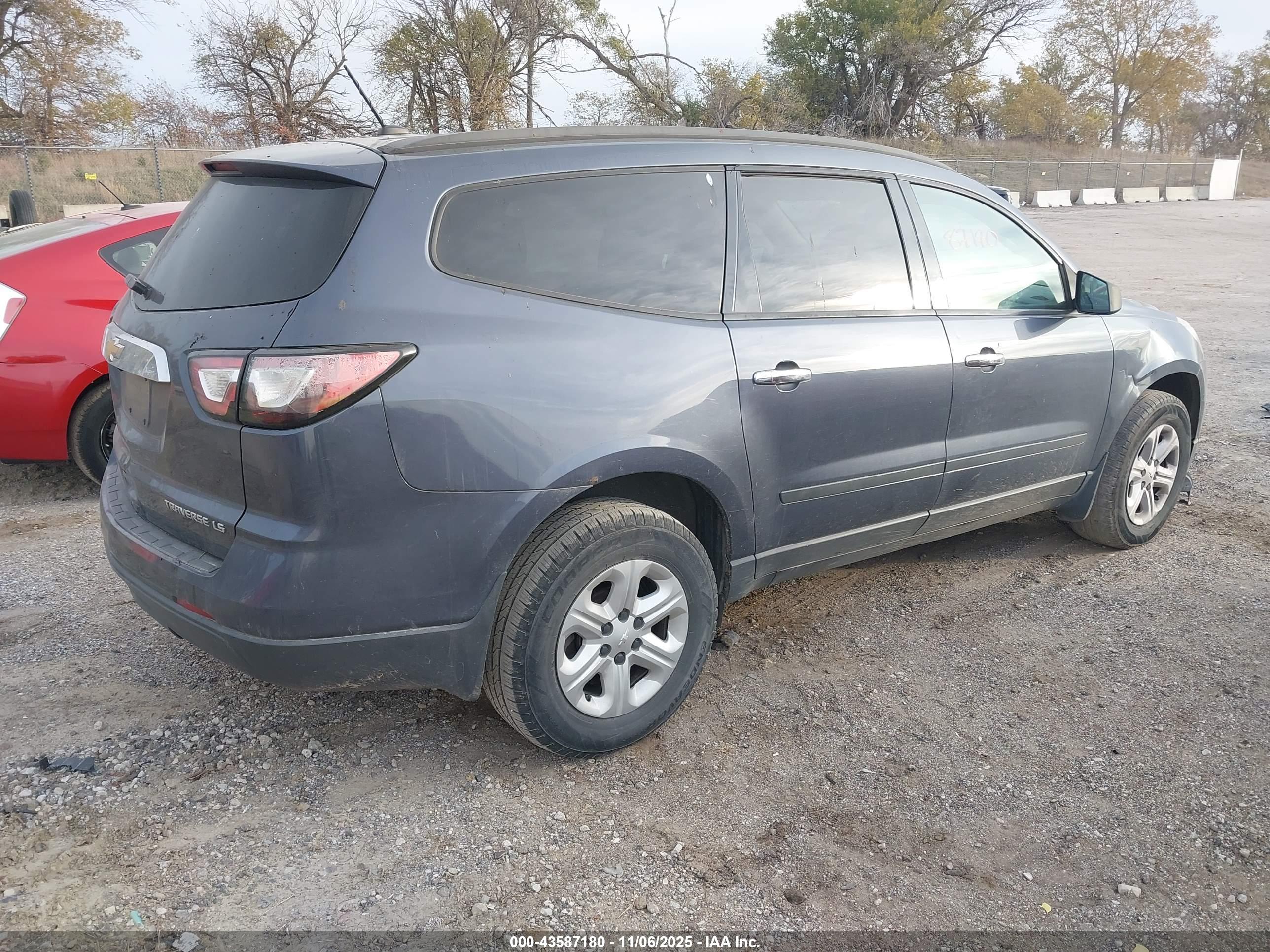 CHEVROLET TRAVERSE image 4