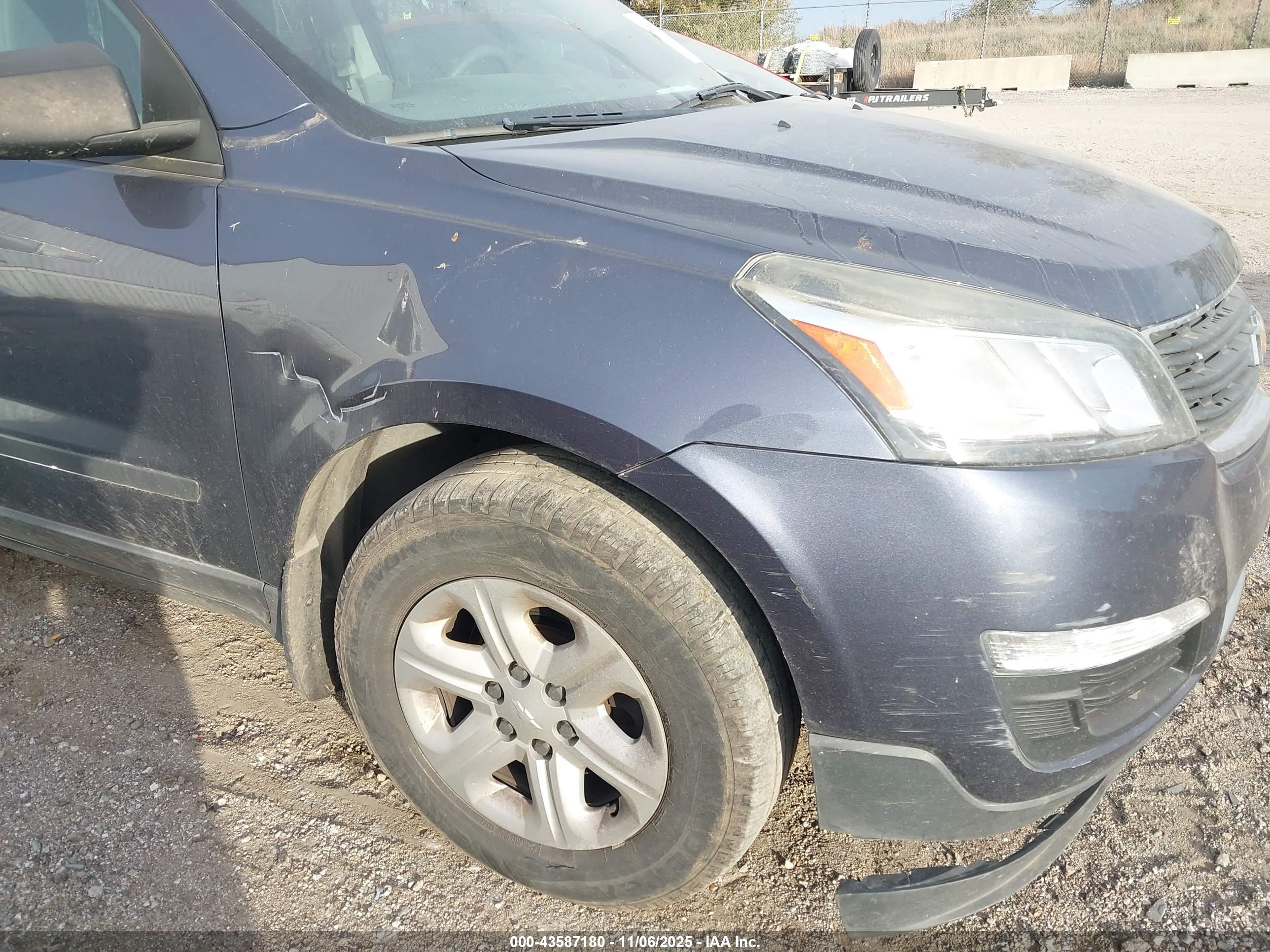 CHEVROLET TRAVERSE image 6