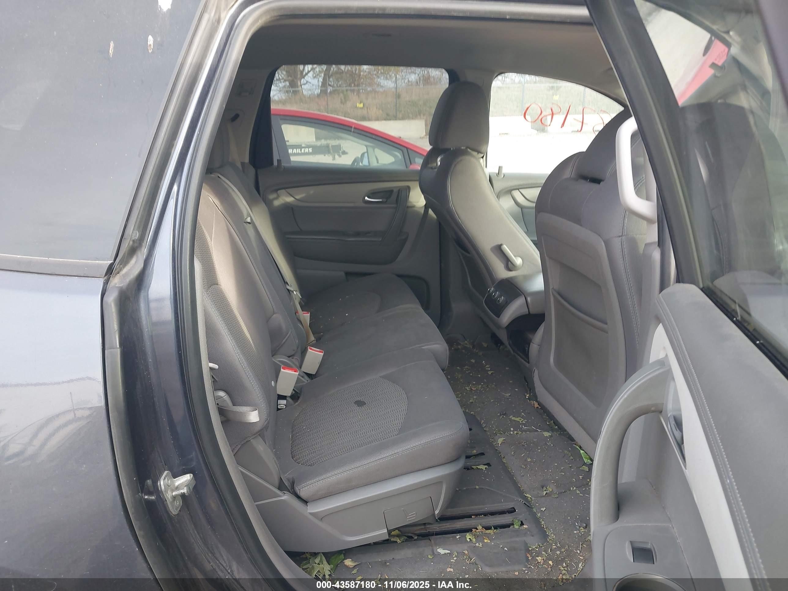 CHEVROLET TRAVERSE image 8