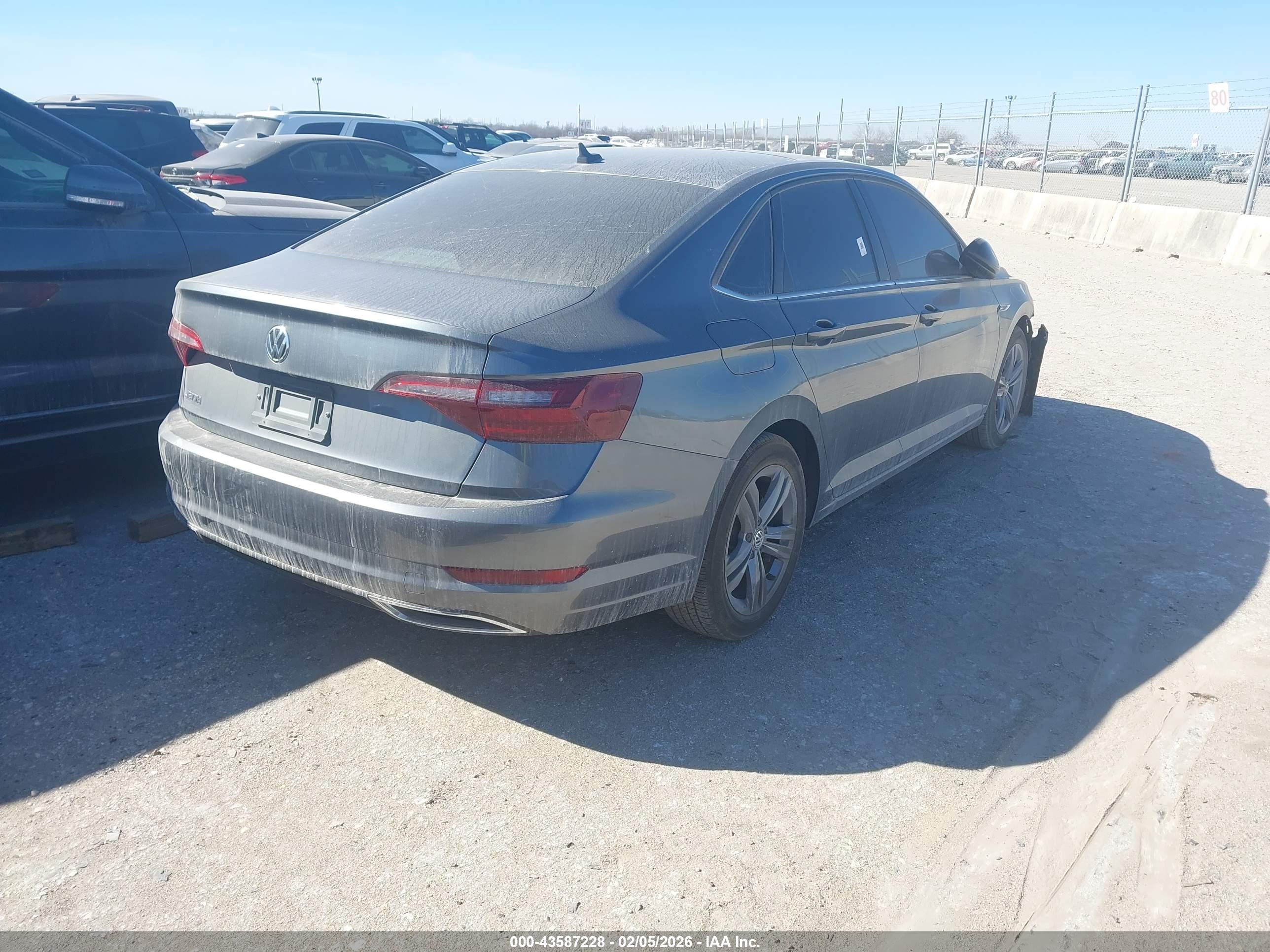 VOLKSWAGEN JETTA image 4
