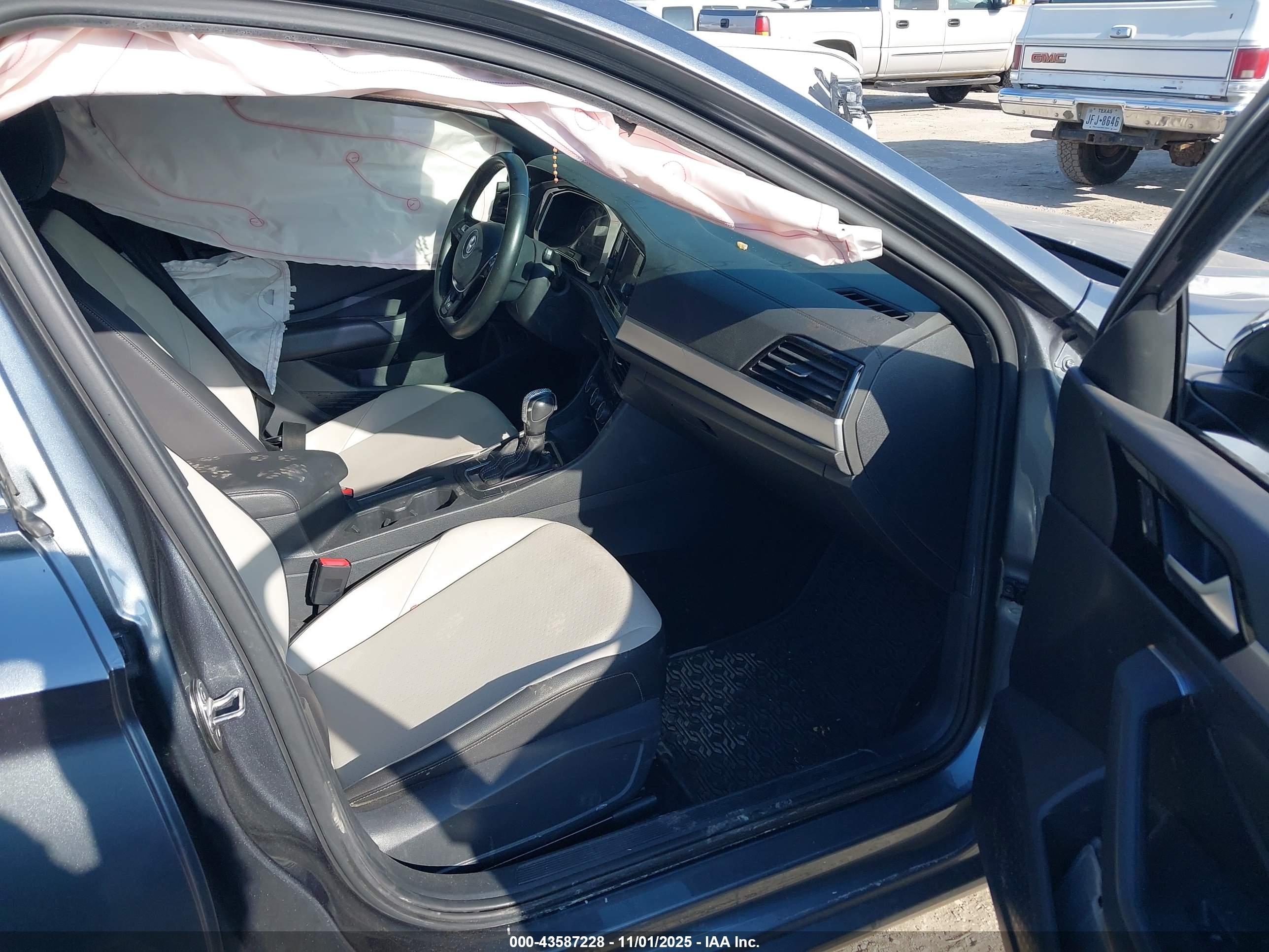 VOLKSWAGEN JETTA image 5
