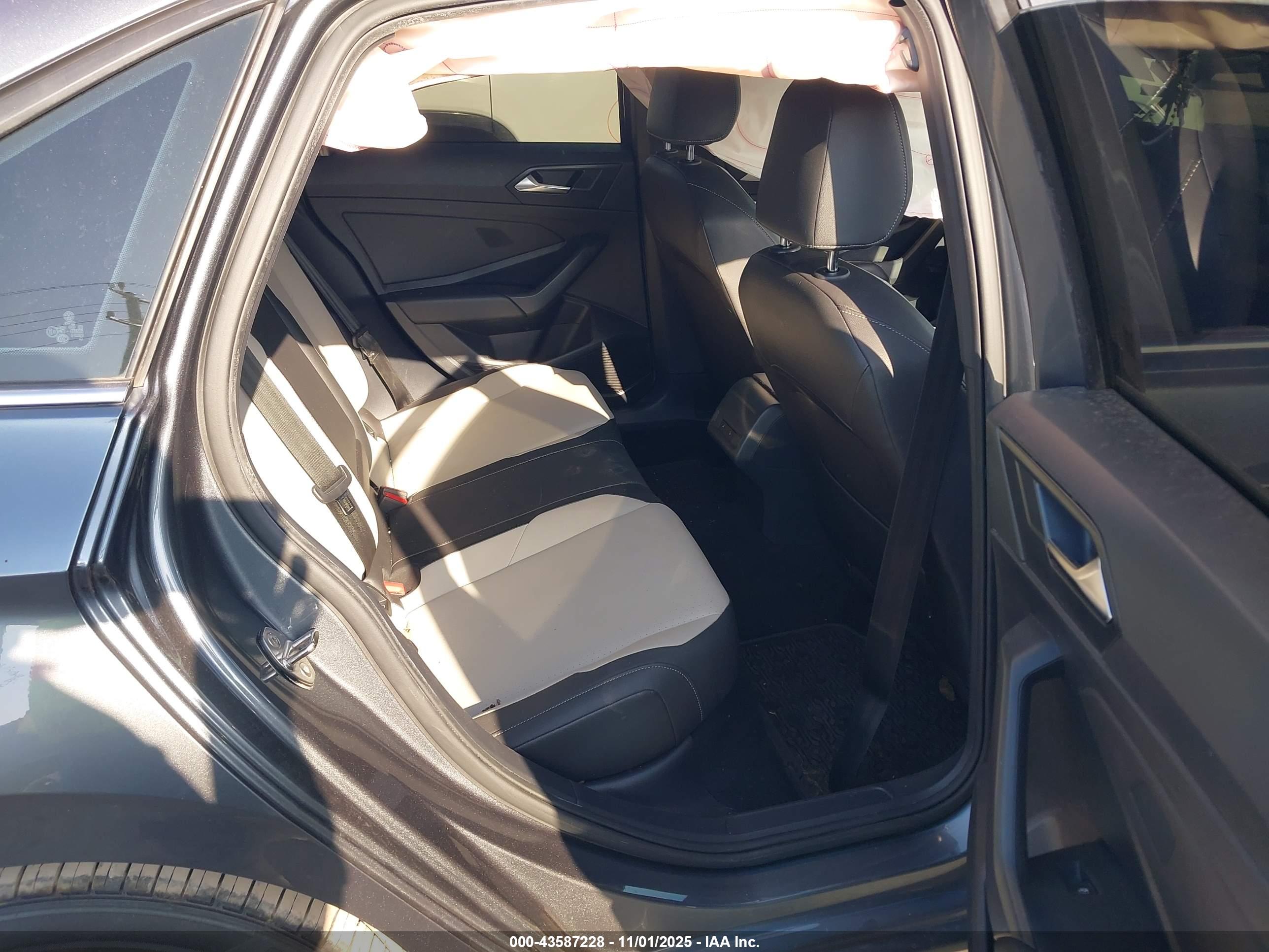 VOLKSWAGEN JETTA image 8