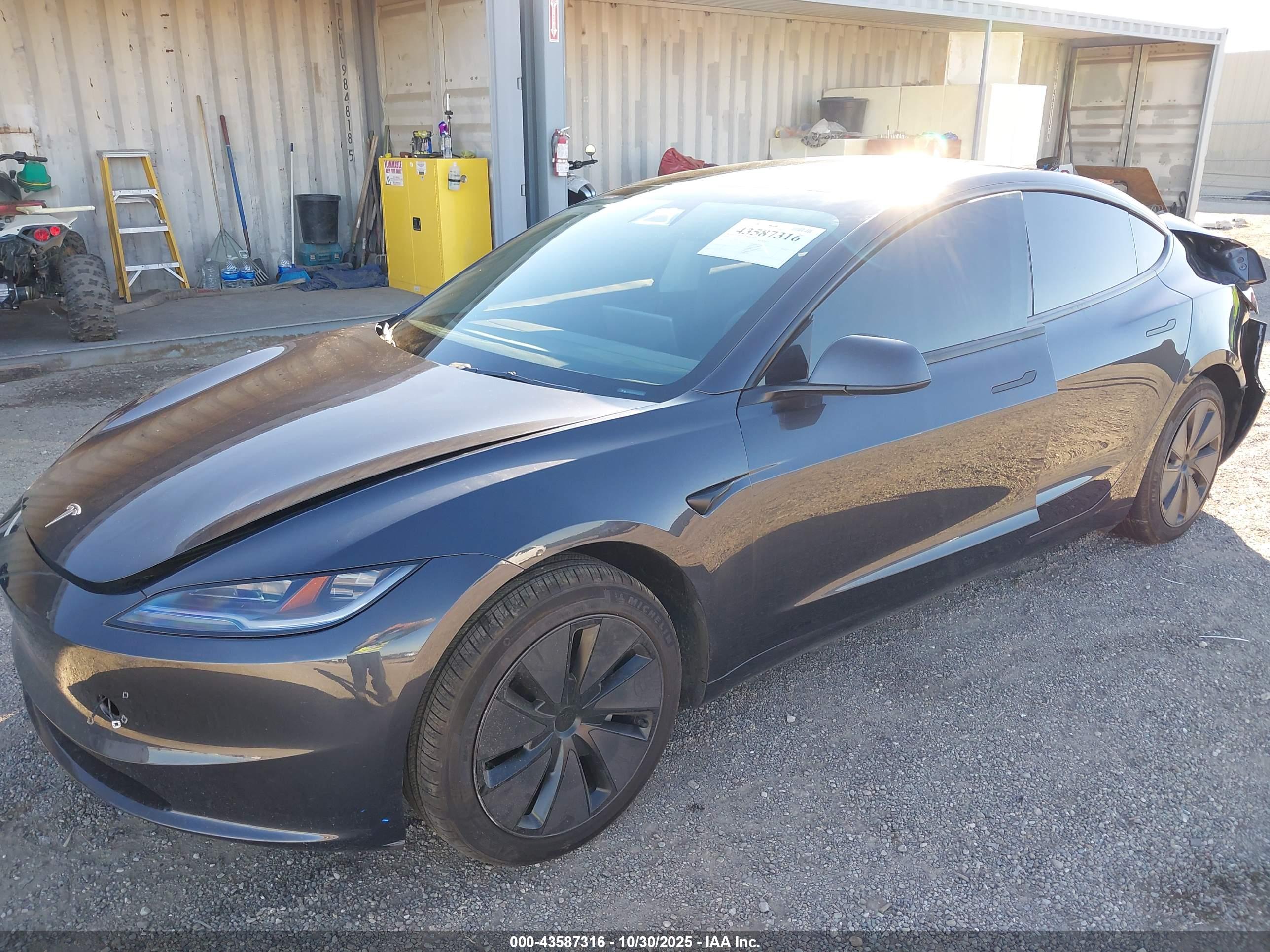 TESLA MODEL image 2