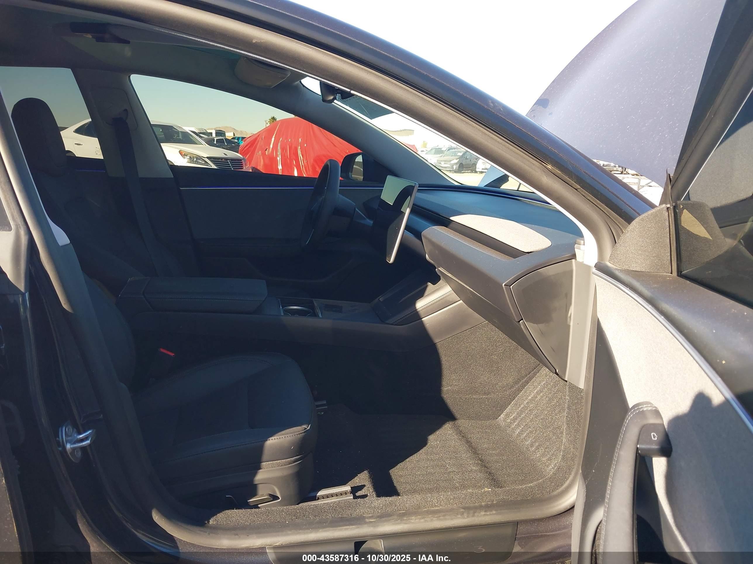 TESLA MODEL image 5