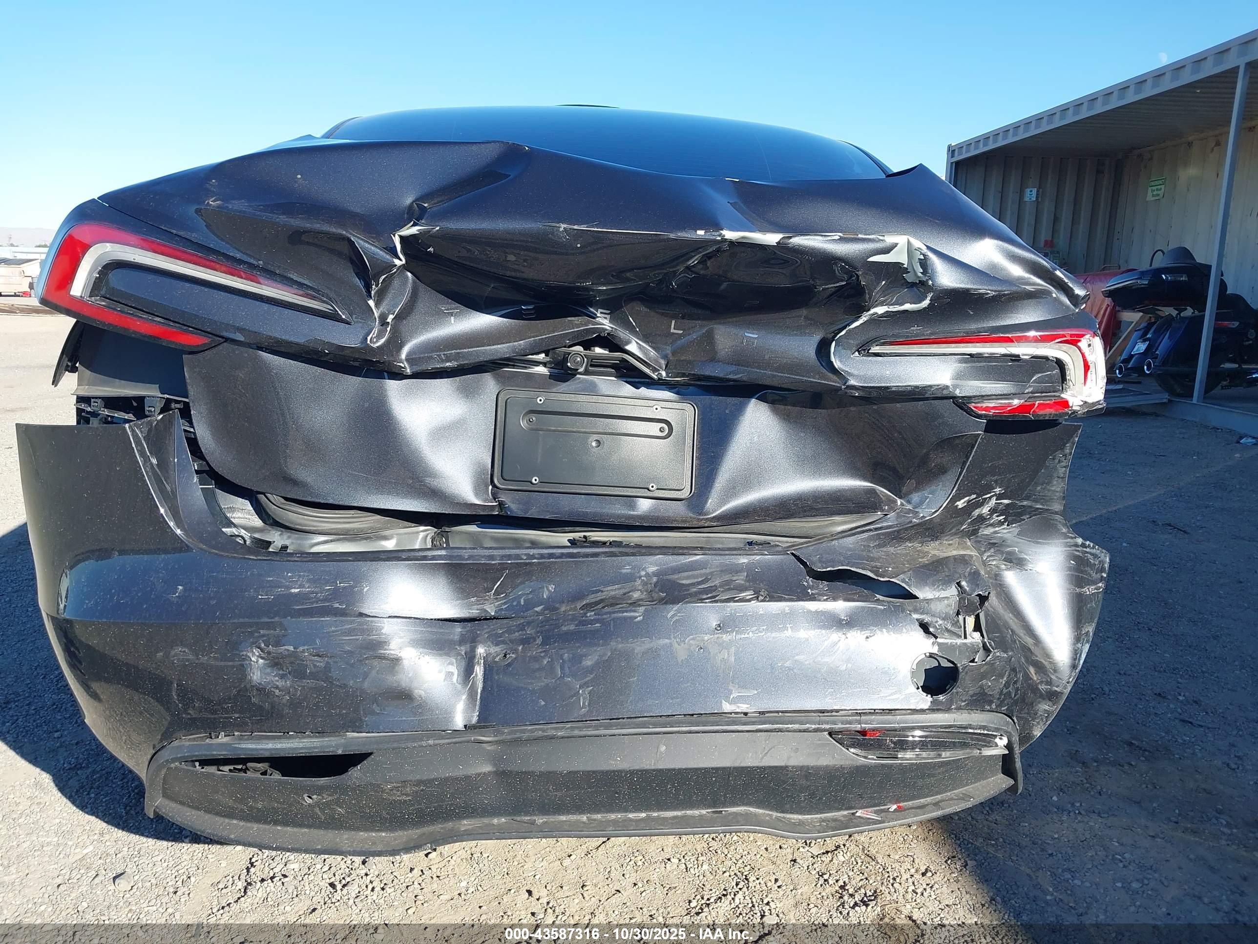 TESLA MODEL image 6
