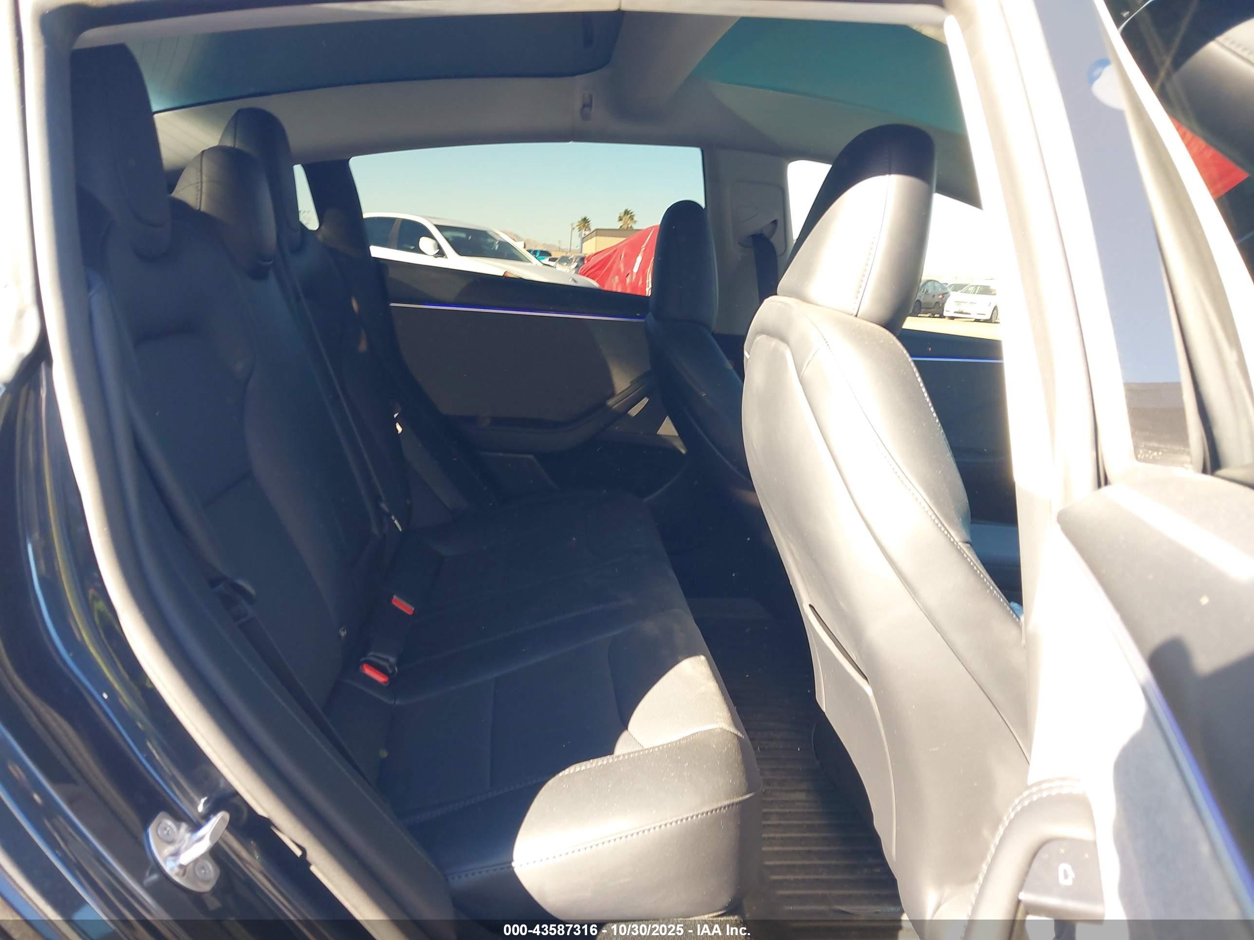TESLA MODEL image 8