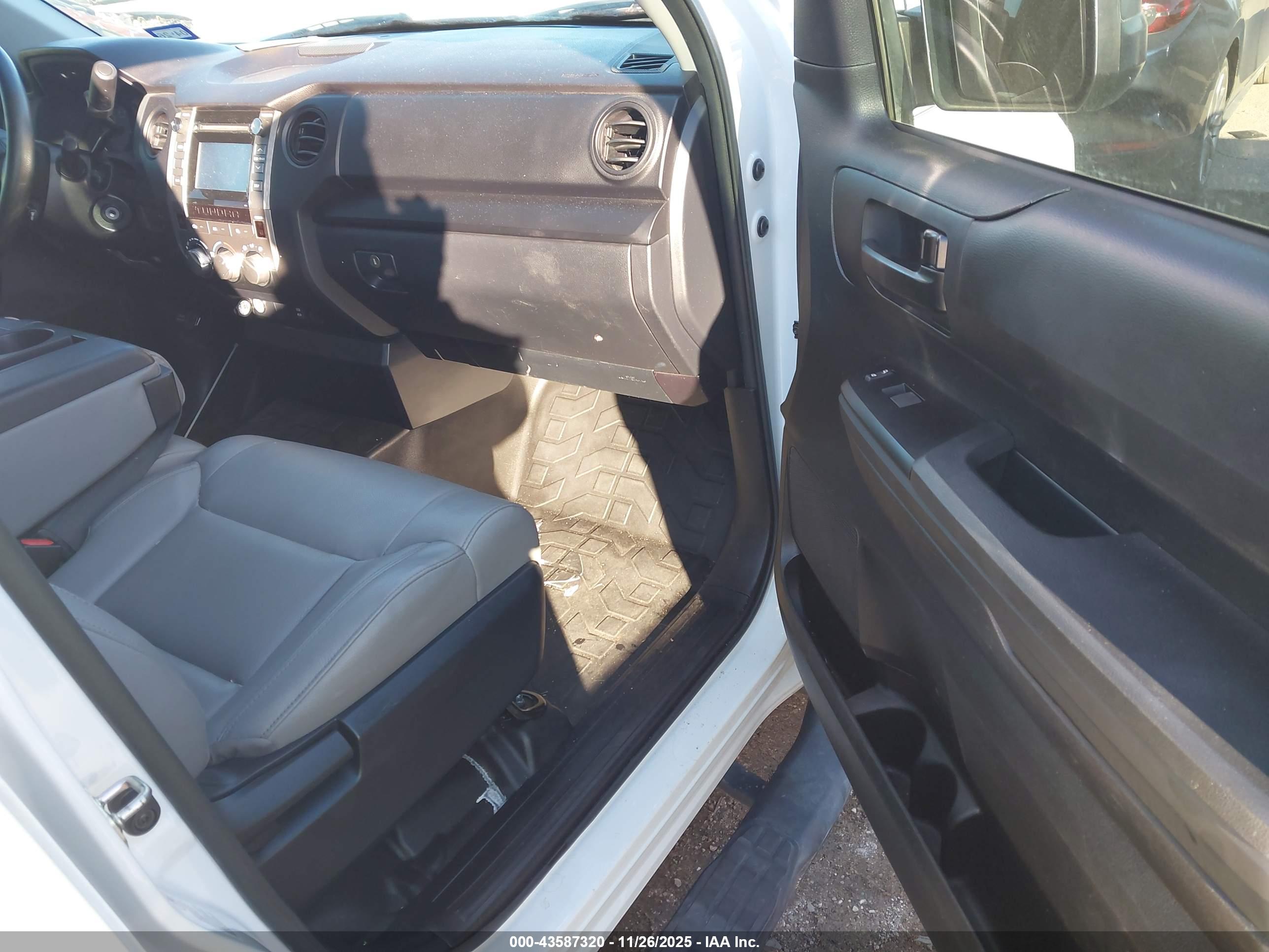 TOYOTA TUNDRA image 5