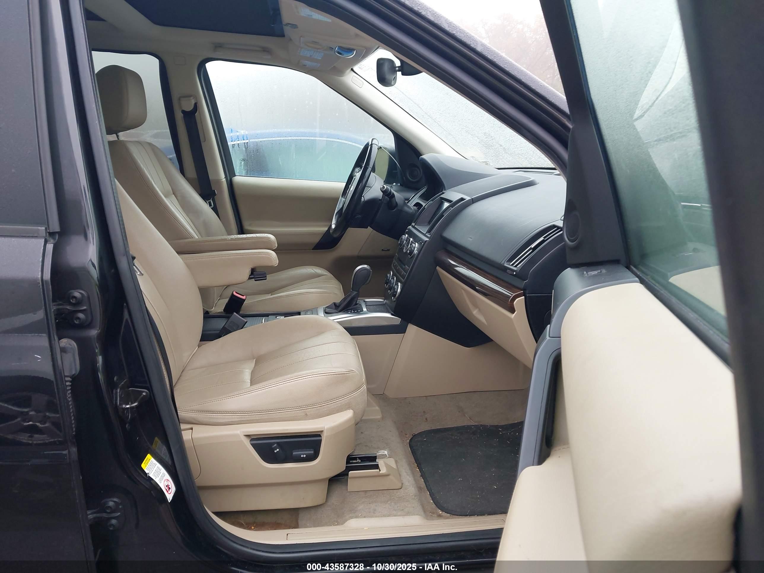 LAND ROVER image 5
