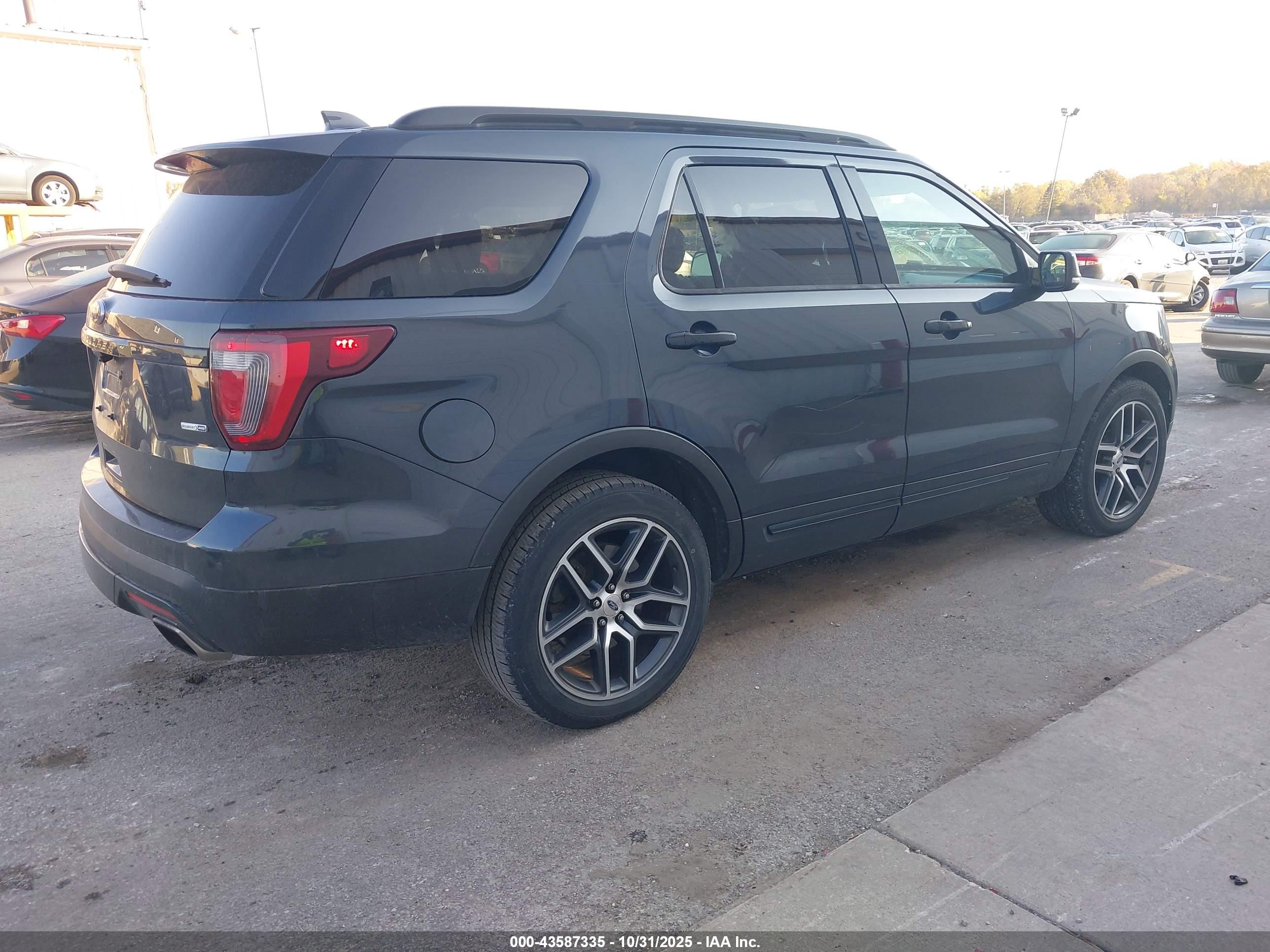 FORD EXPLORER image 4