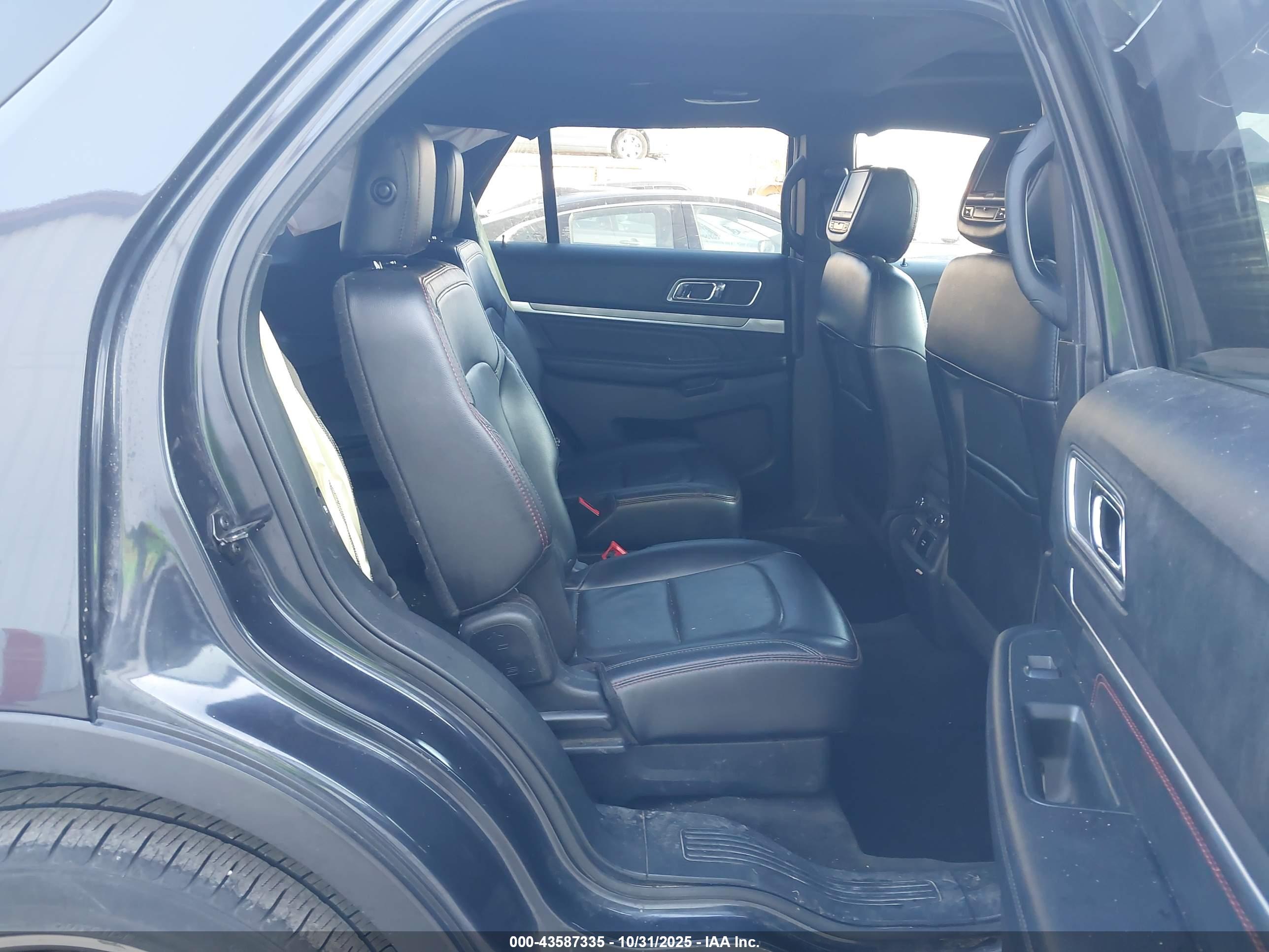 FORD EXPLORER image 8