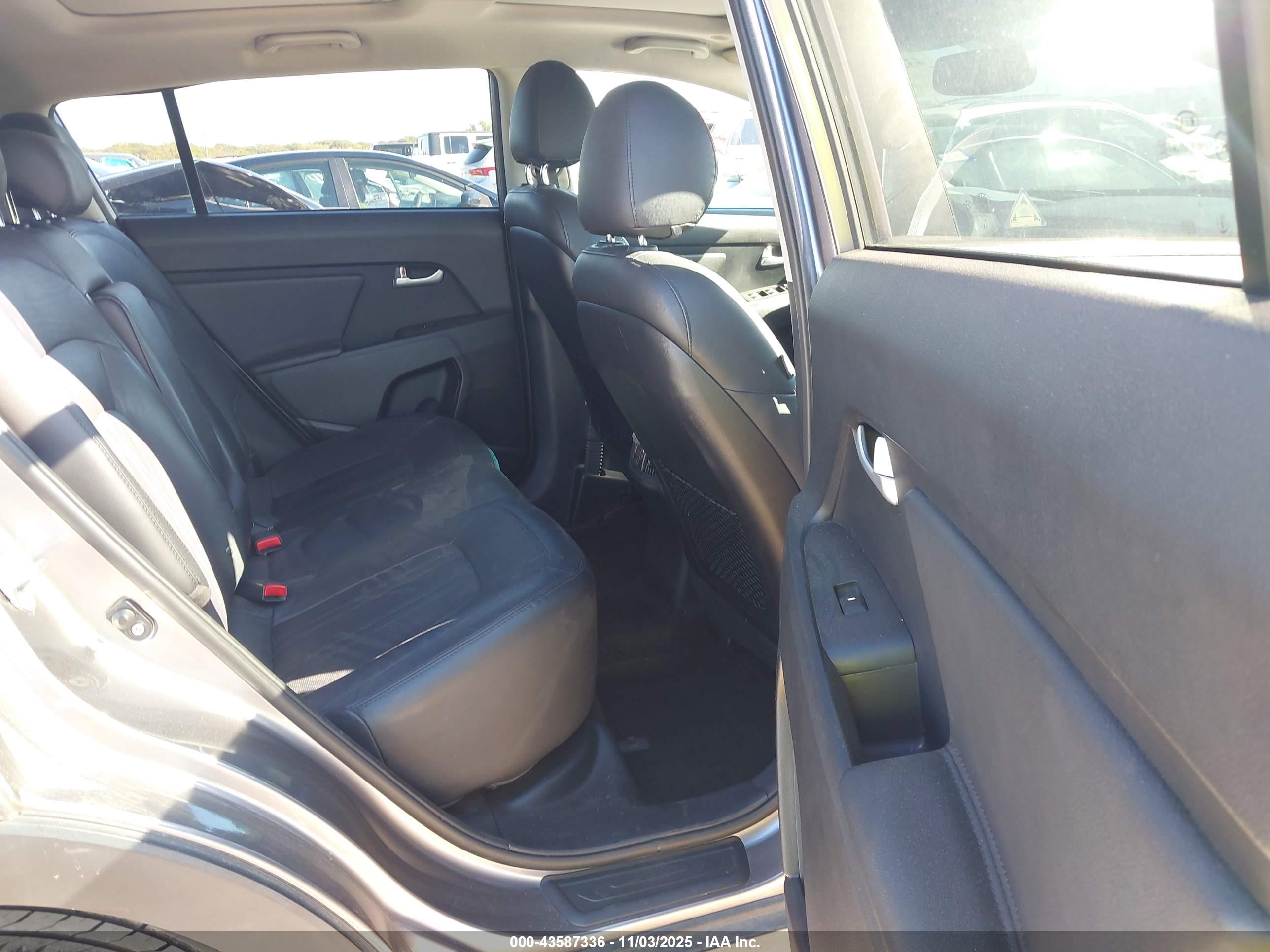 KIA SPORTAGE image 8