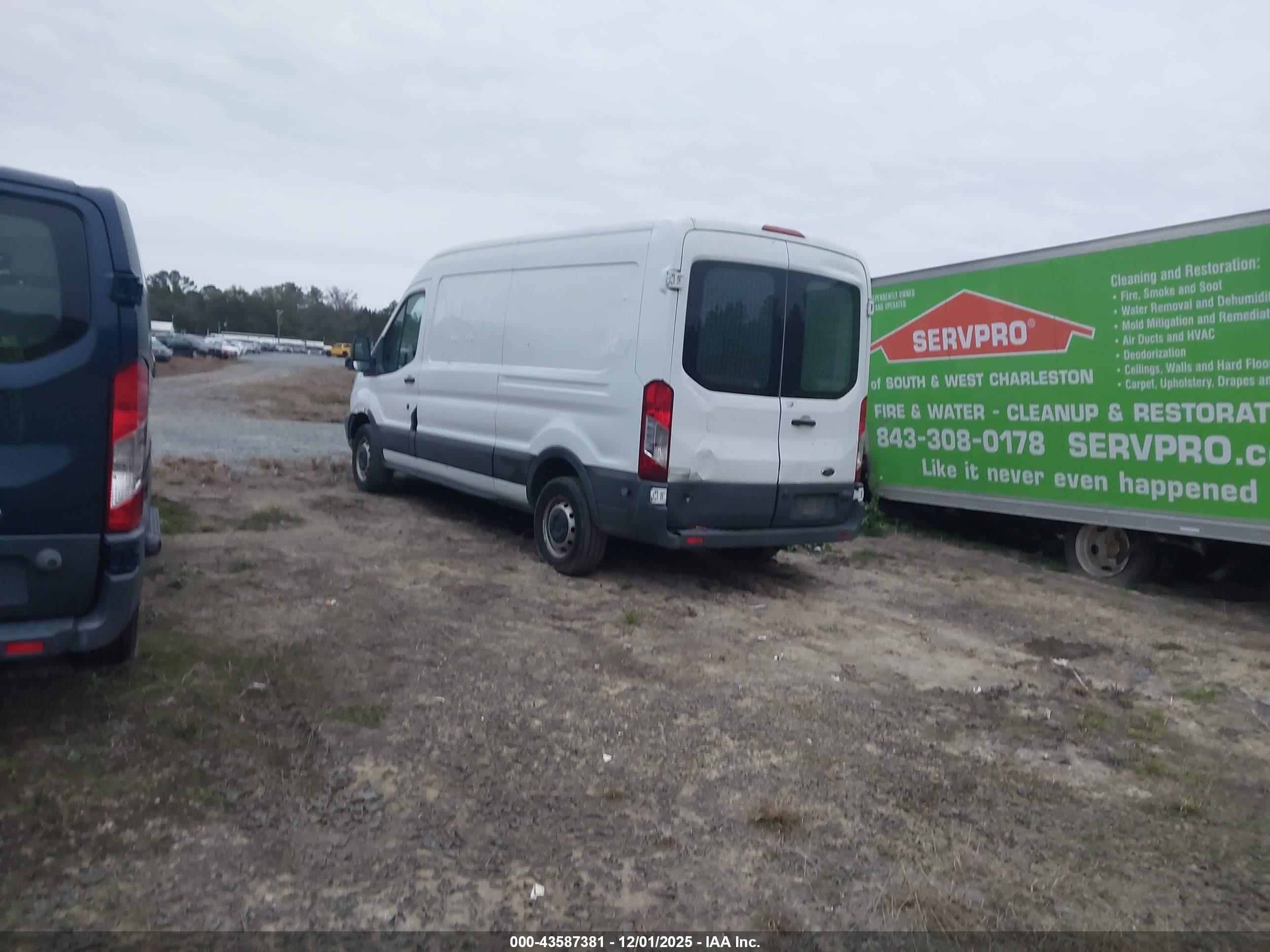 FORD TRANSIT-150 image 3