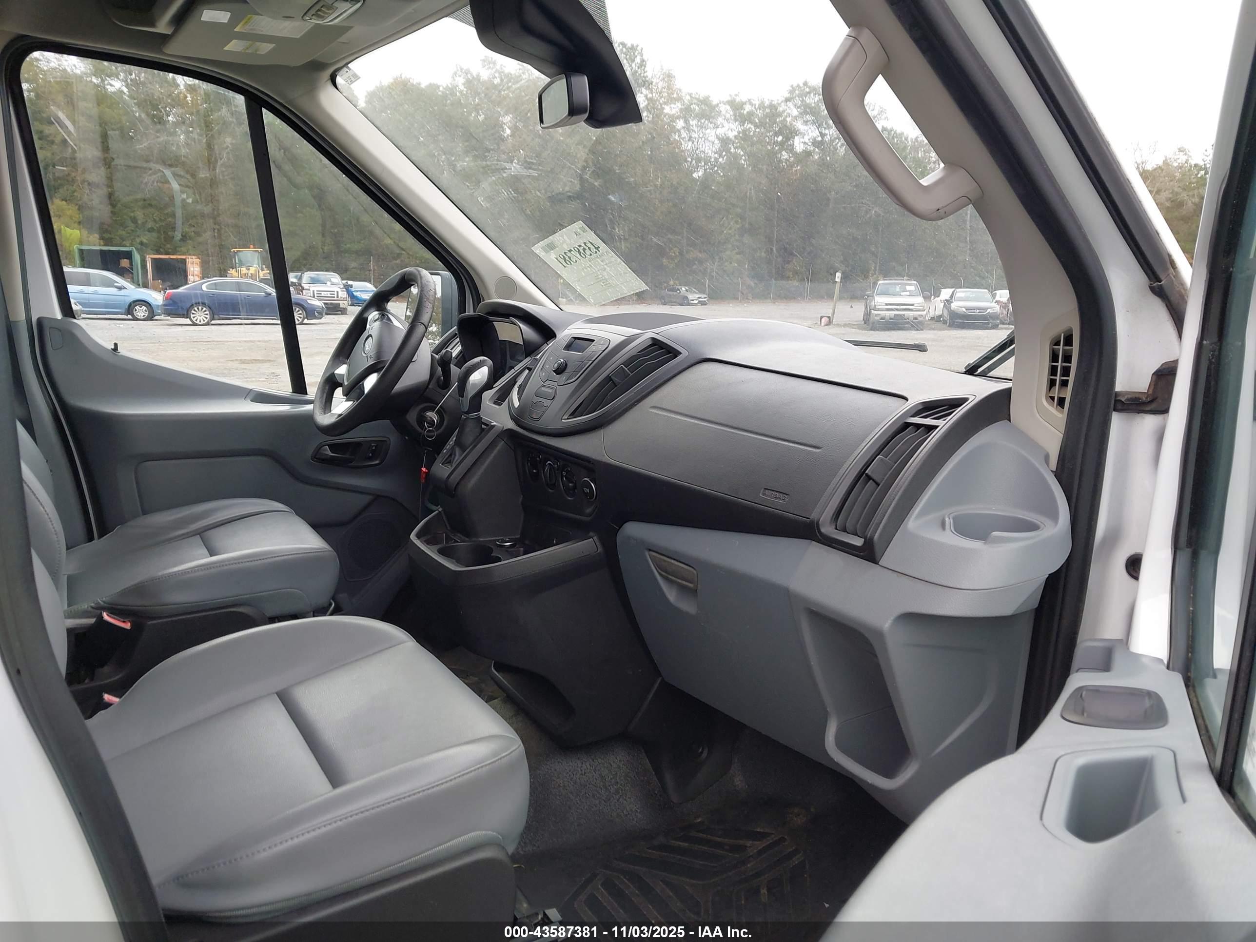 FORD TRANSIT-150 image 5