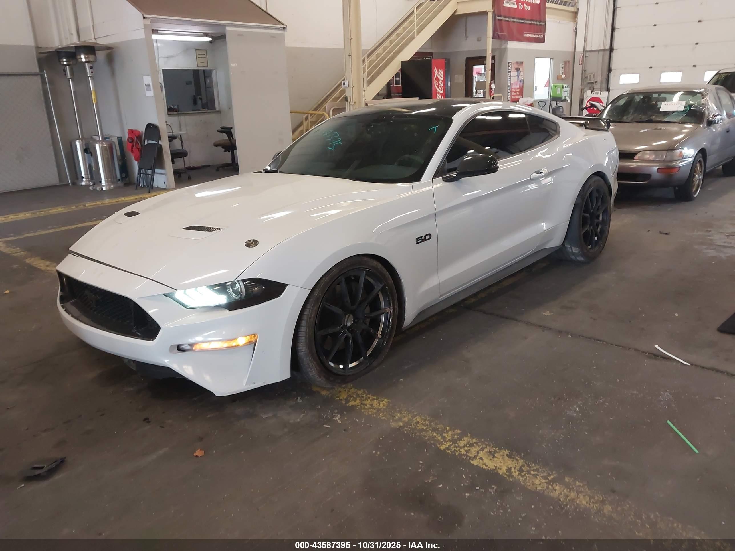 FORD MUSTANG image 2