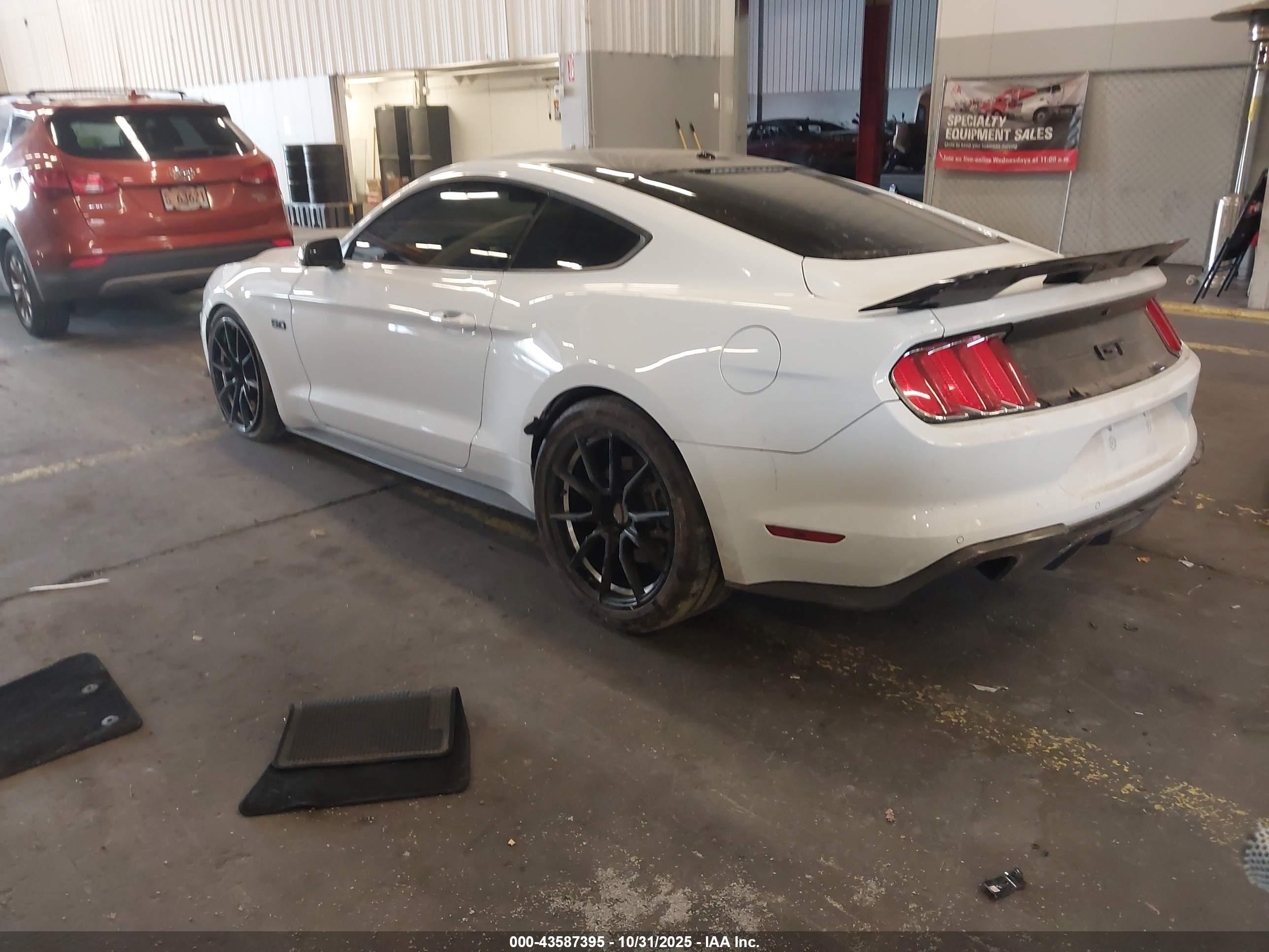 FORD MUSTANG image 3