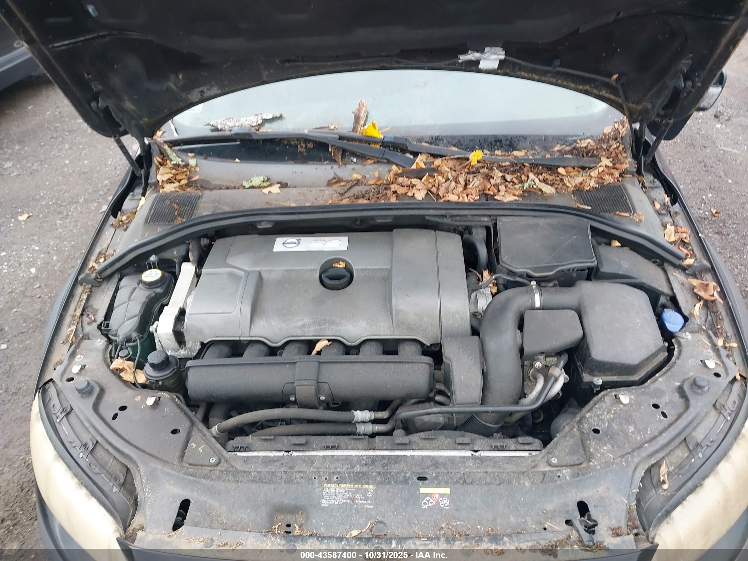 VOLVO XC70 image 10