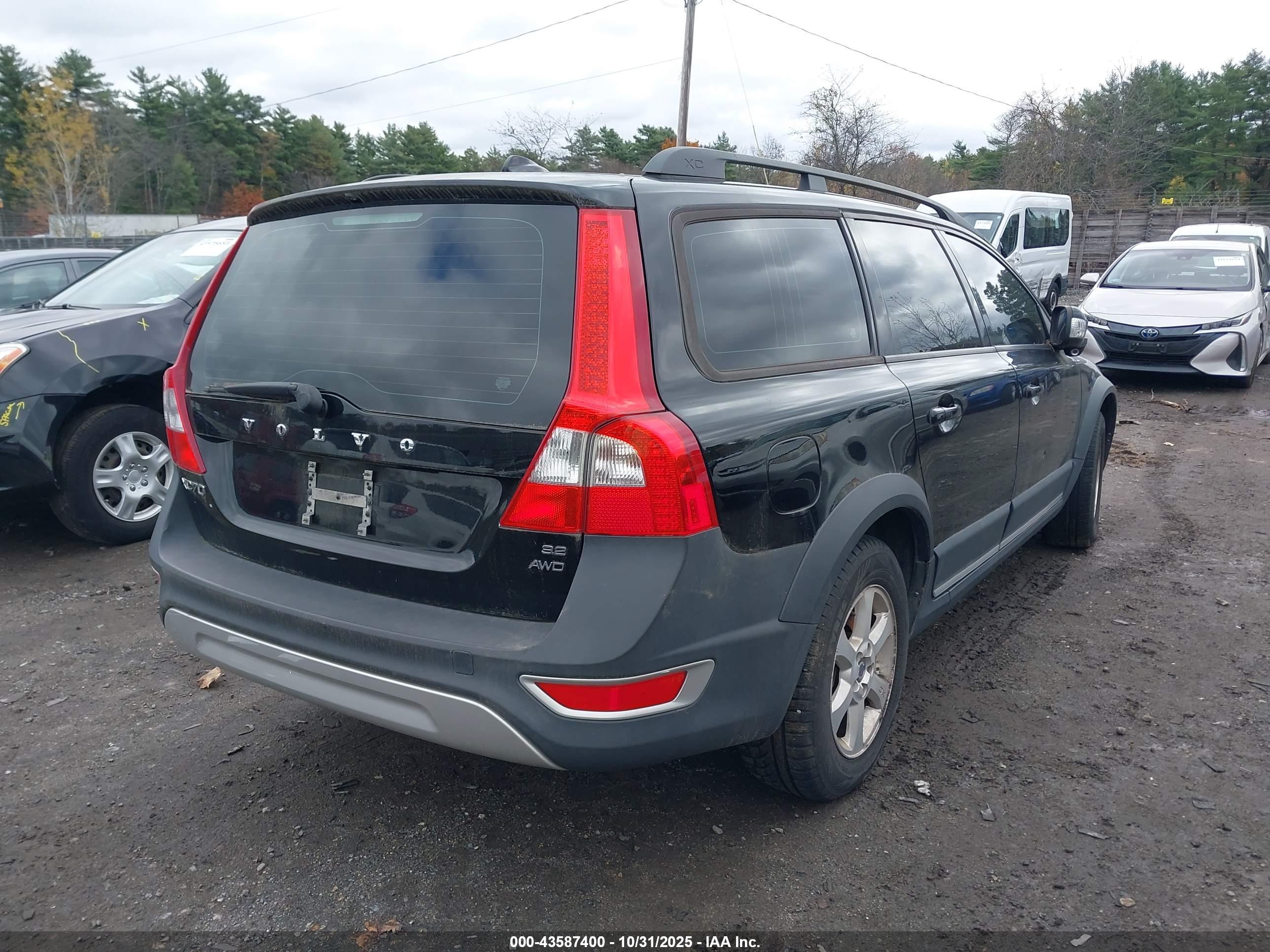 VOLVO XC70 image 4