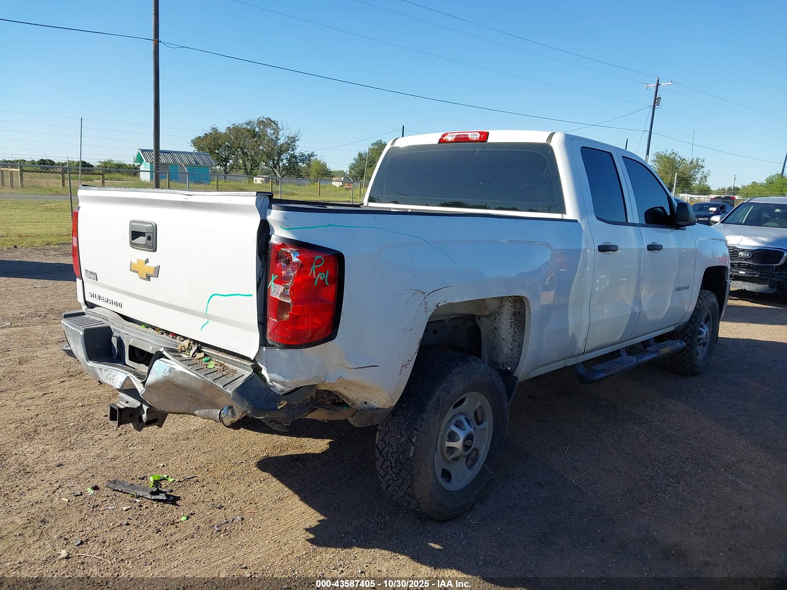 CHEVROLET SILVERADO image 4