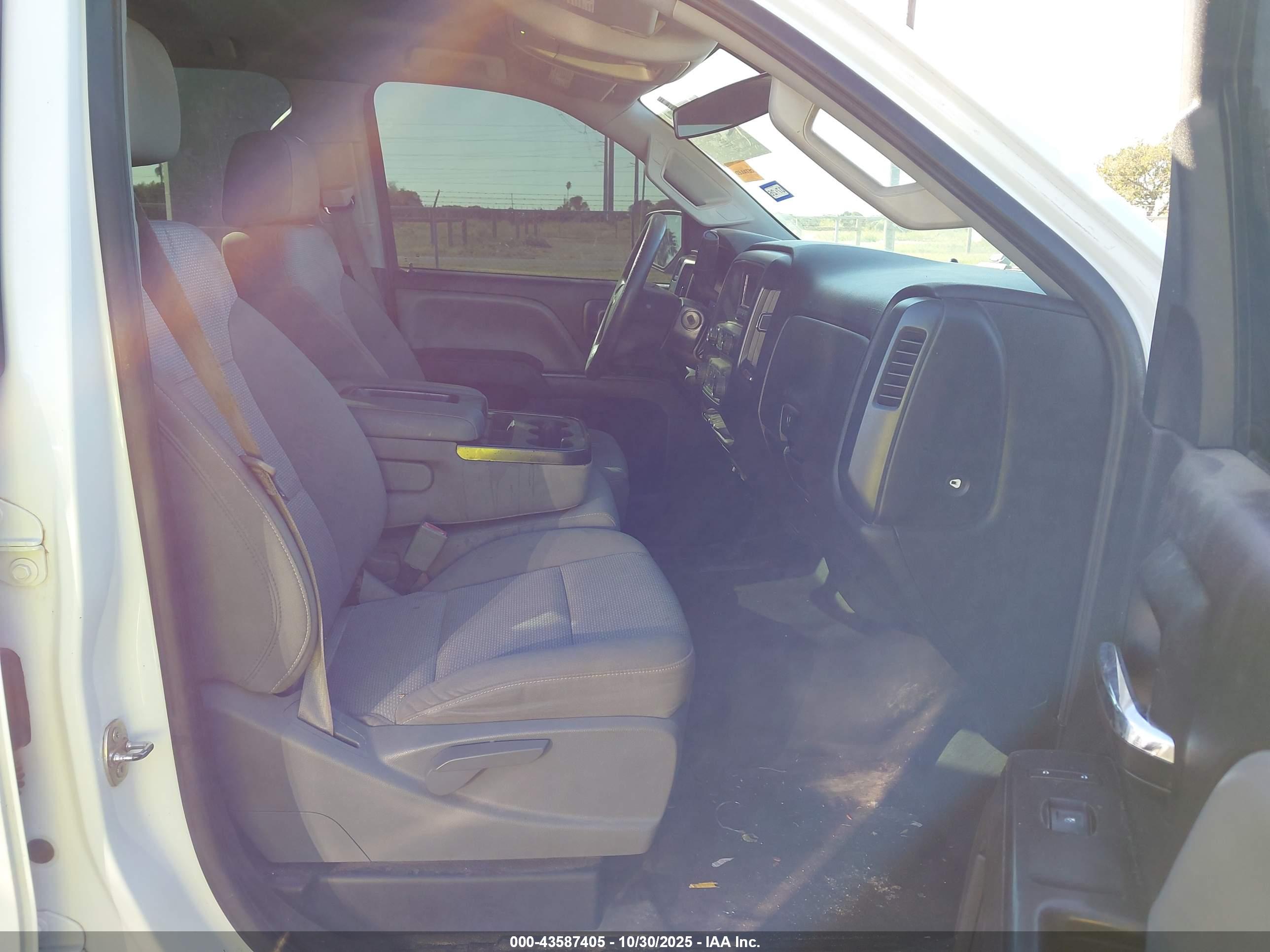 CHEVROLET SILVERADO image 5