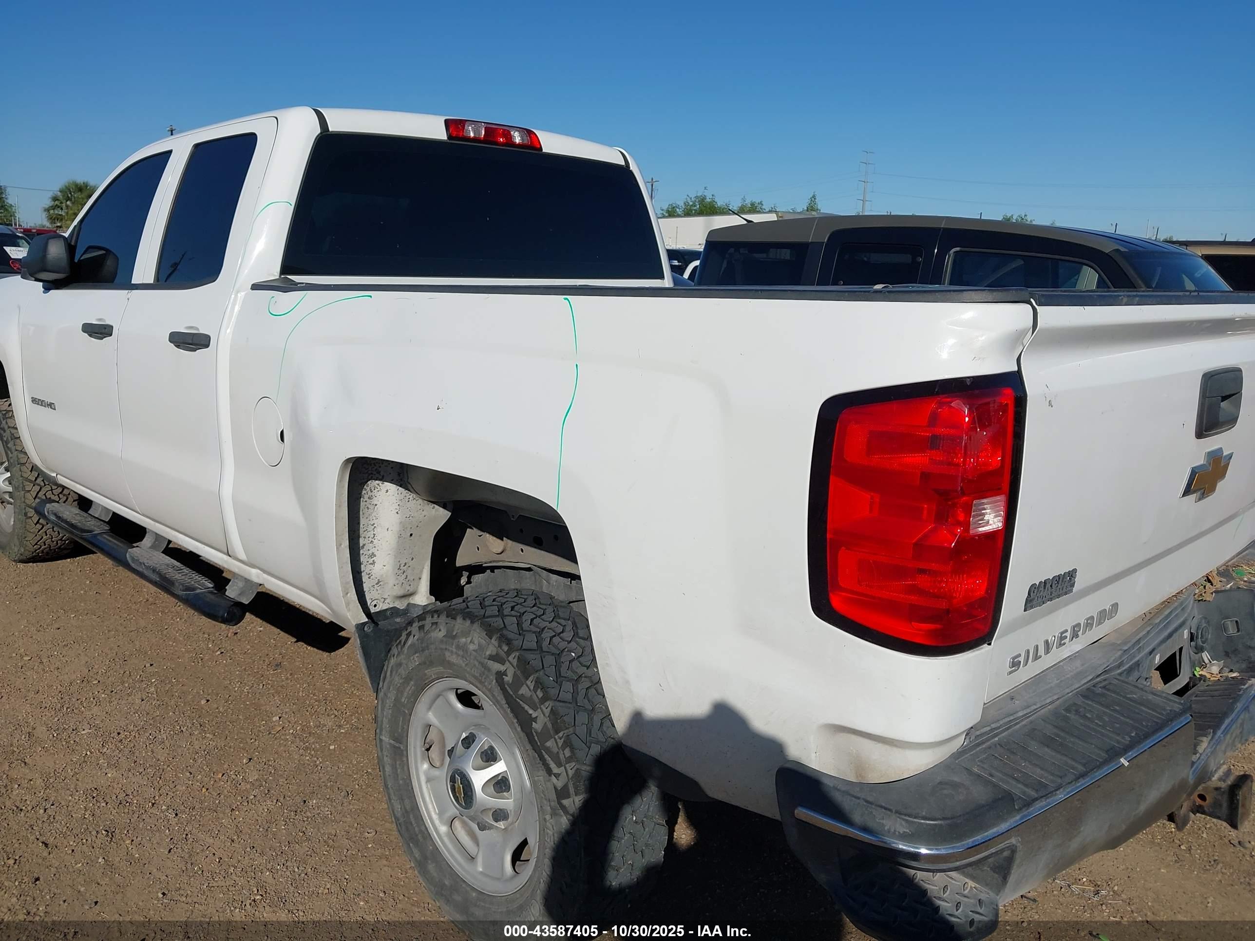 CHEVROLET SILVERADO image 6