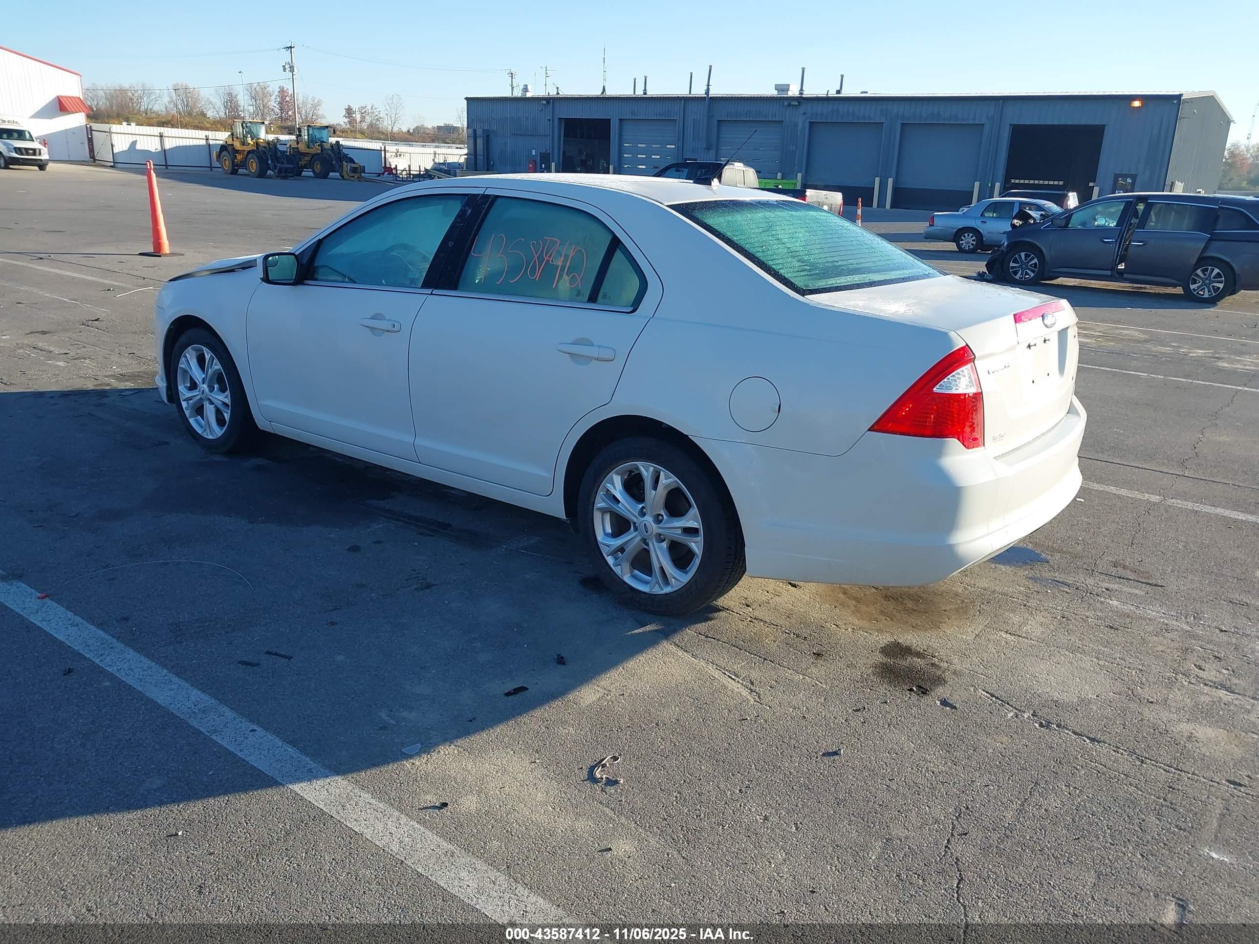 FORD FUSION image 3