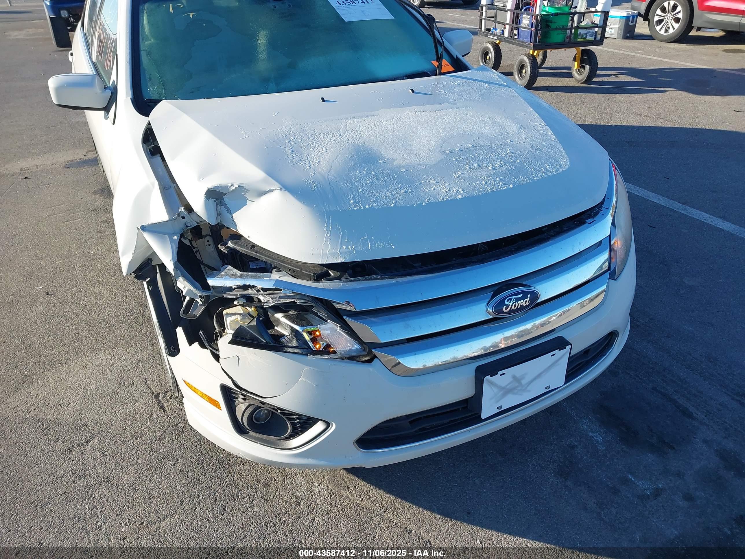 FORD FUSION image 6