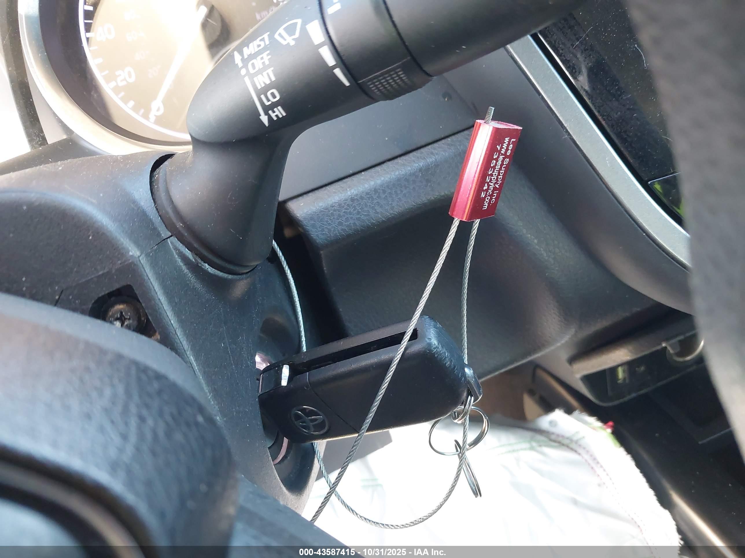 TOYOTA CAMRY image 11