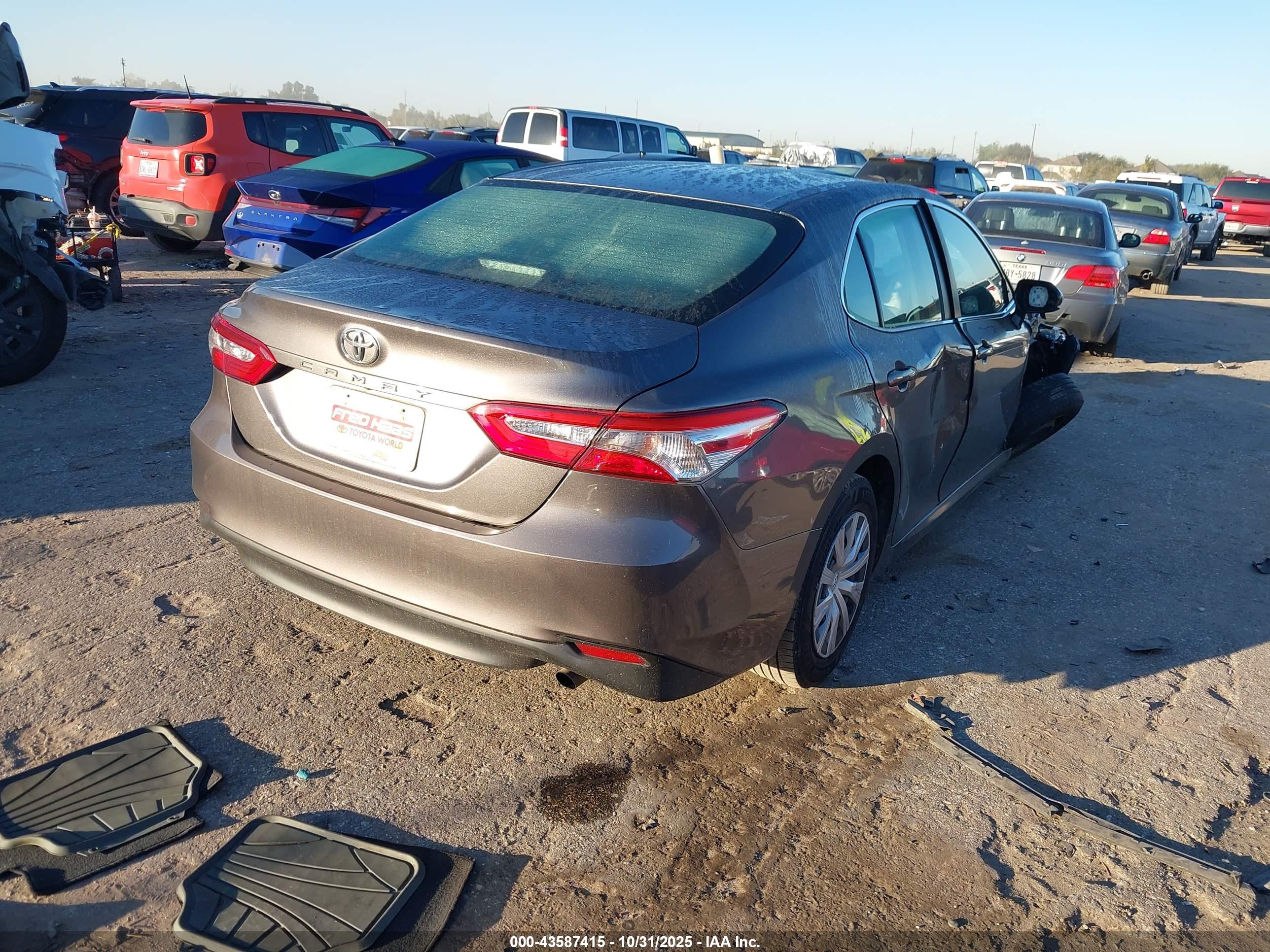 TOYOTA CAMRY image 4