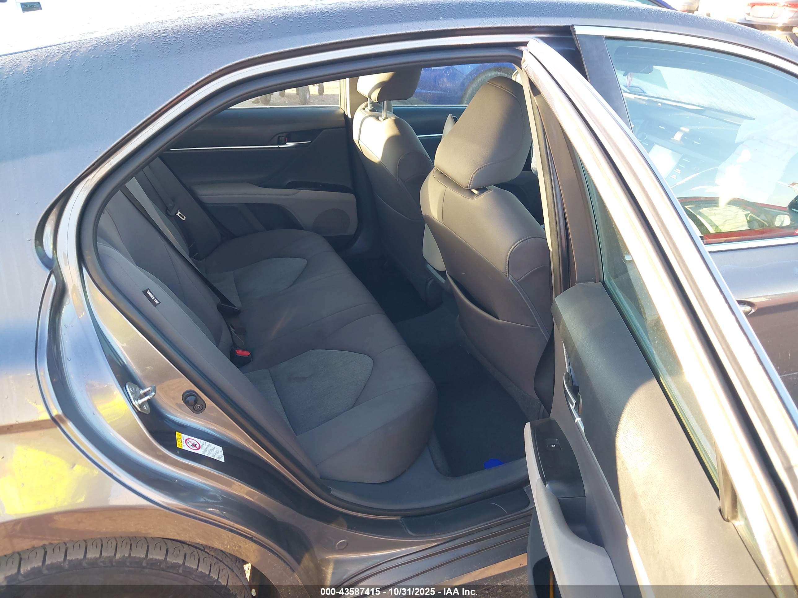 TOYOTA CAMRY image 8