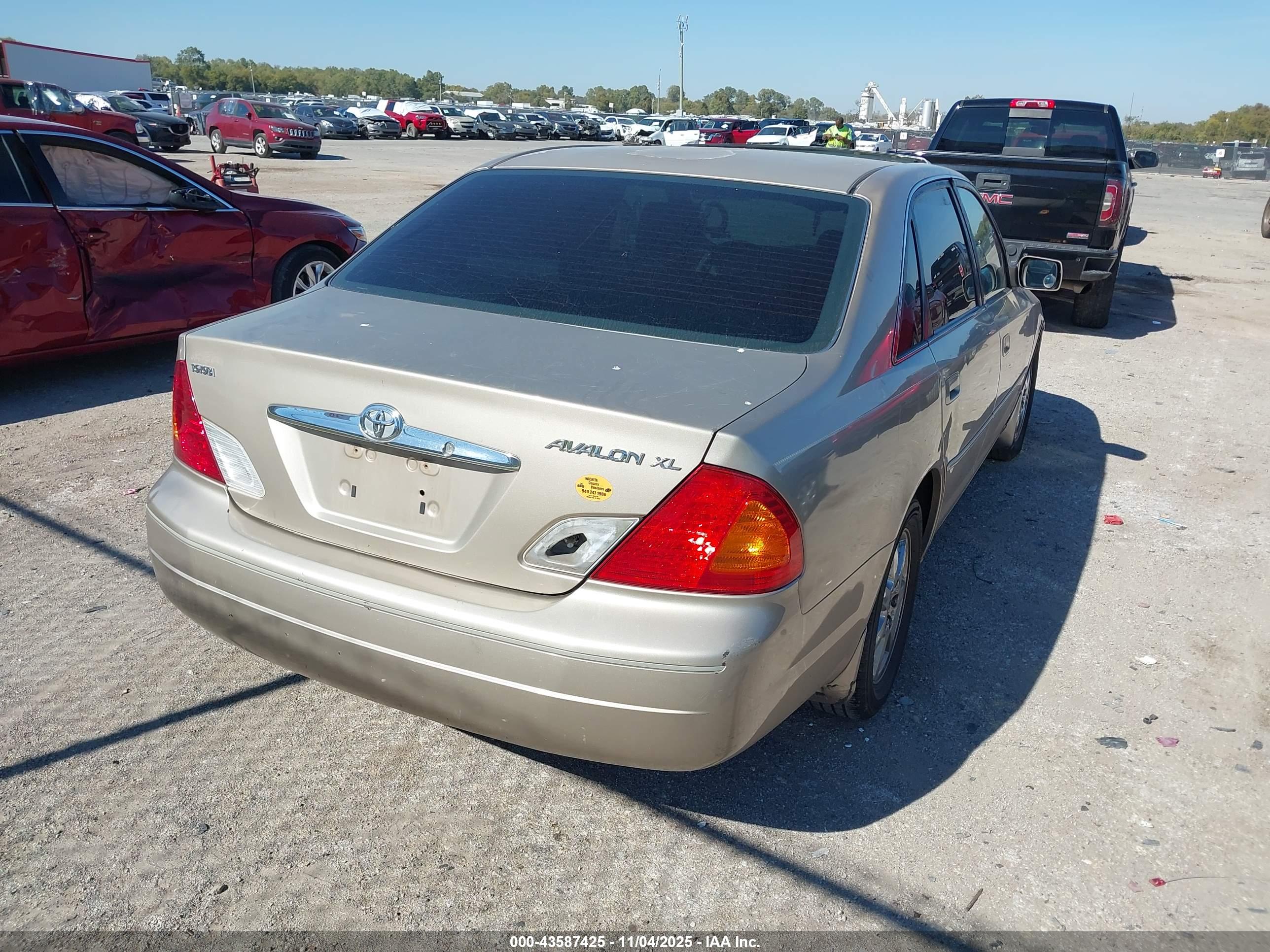 TOYOTA AVALON image 4