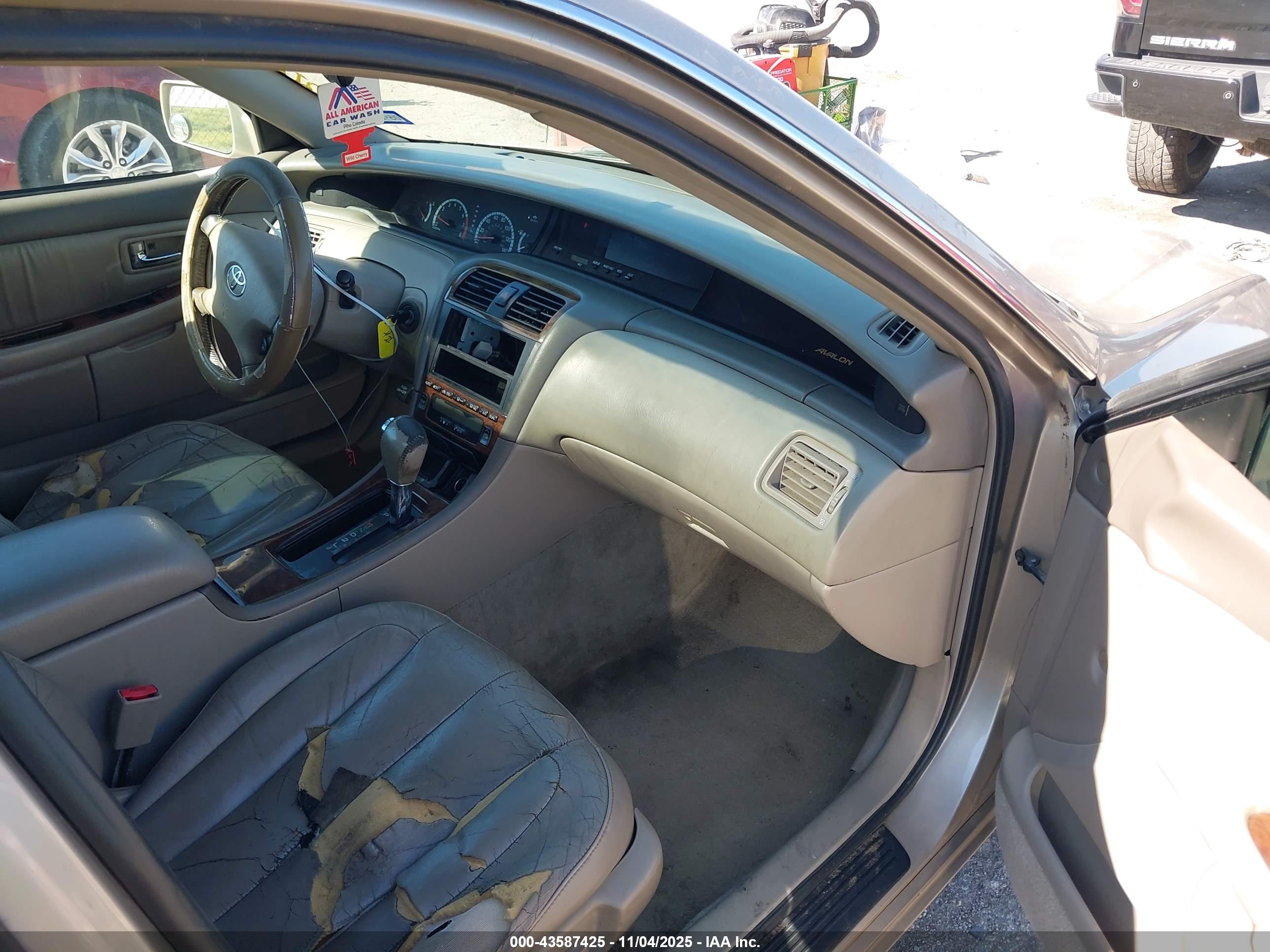 TOYOTA AVALON image 5
