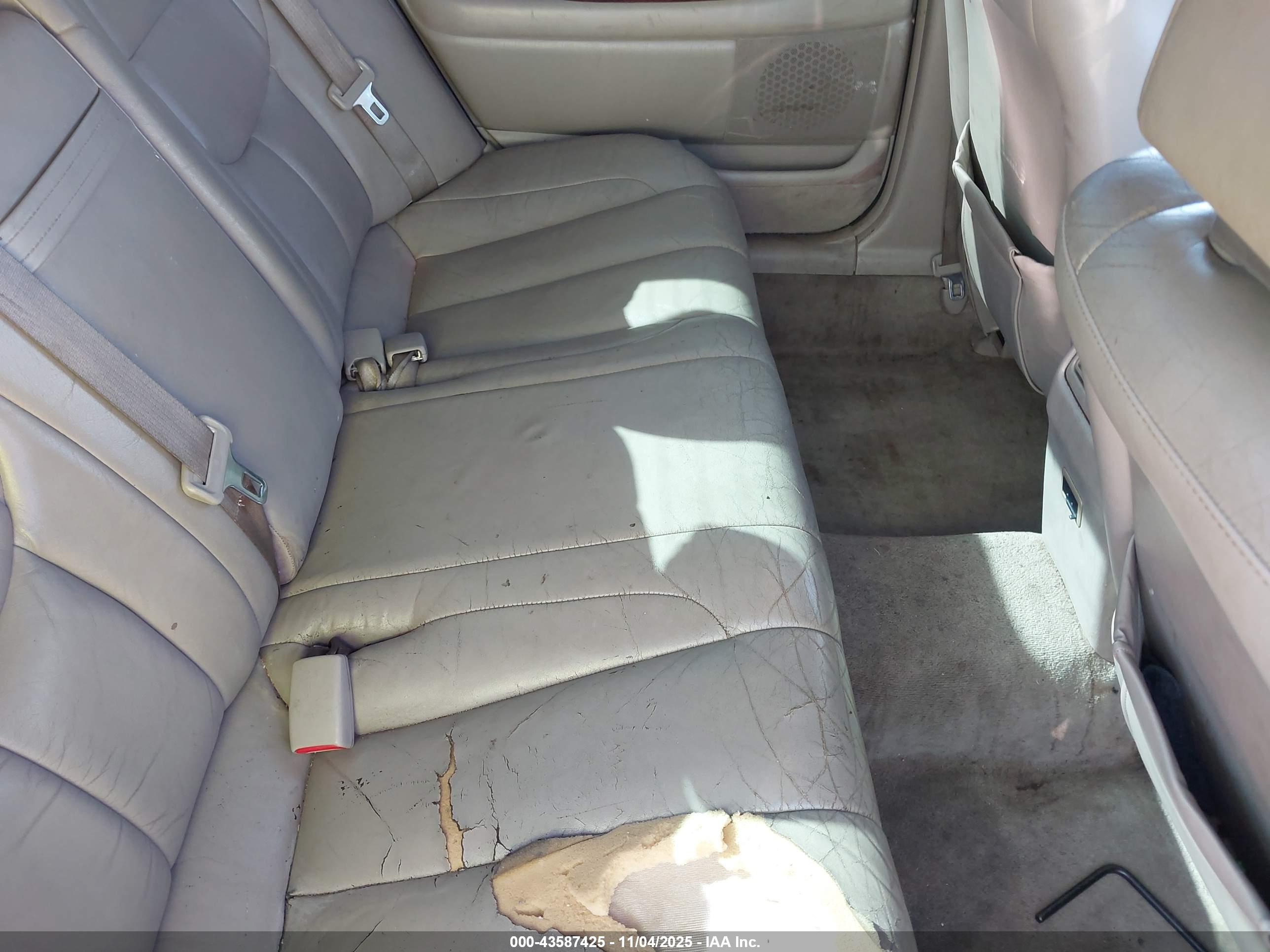 TOYOTA AVALON image 8